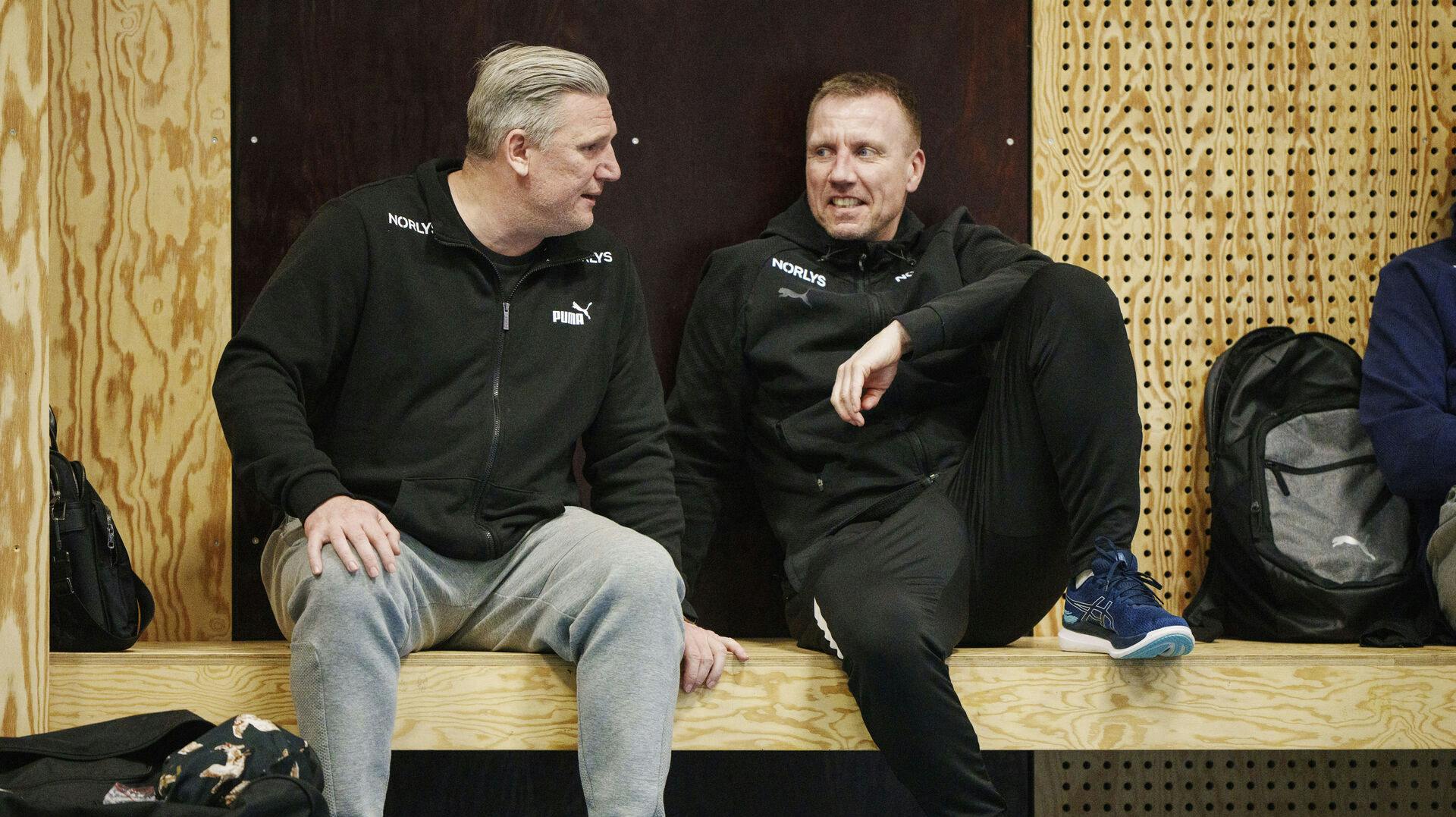 Landstræner Nikolaj Jacobsen og assistenttræner Henrik Kronborg - Herrelandsholdet træner i Egebjerg Hallerne, Horsens mandag den 6. marts 2023.. (Foto: Bo Amstrup/Ritzau Scanpix)