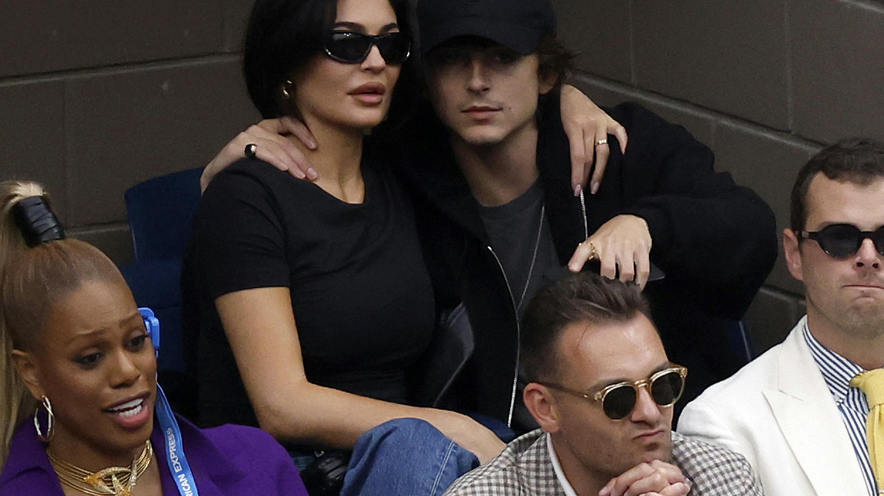 Allerede seks dage efter deres kyssekoncert blev det hele lidt mere officielt for Jenner og Chalamet, som sammen overværede US Open - gad vide, om han husker det?