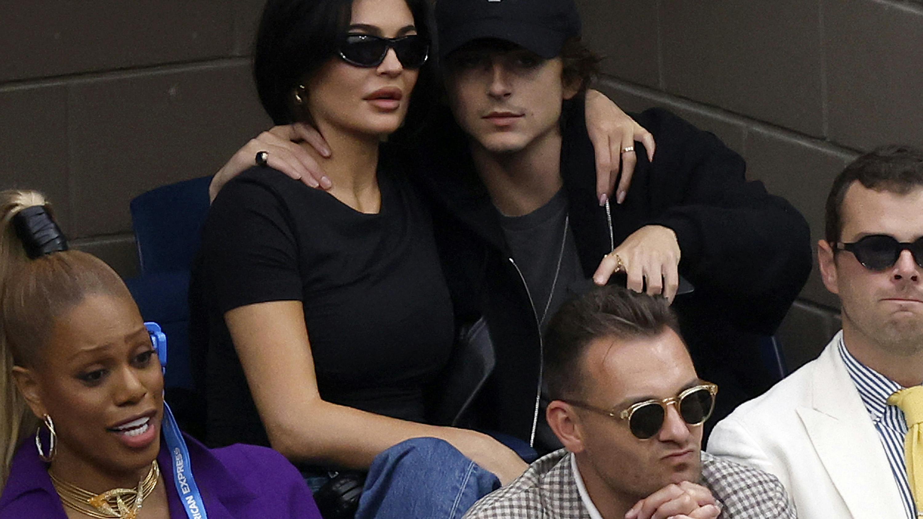 NEW YORK, NEW YORK - SEPTEMBER 10: American socialite Kylie Jenner and American-French actor Timothée Chalamet look on during the Men's Singles Final match between Novak Djokovic of Serbia and Daniil Medvedev of Russia on Day Fourteen of the 2023 US Open at the USTA Billie Jean King National Tennis Center on September 10, 2023 in the Flushing neighborhood of the Queens borough of New York City. Sarah Stier/Getty Images/AFP (Photo by Sarah Stier / GETTY IMAGES NORTH AMERICA / Getty Images via AFP)