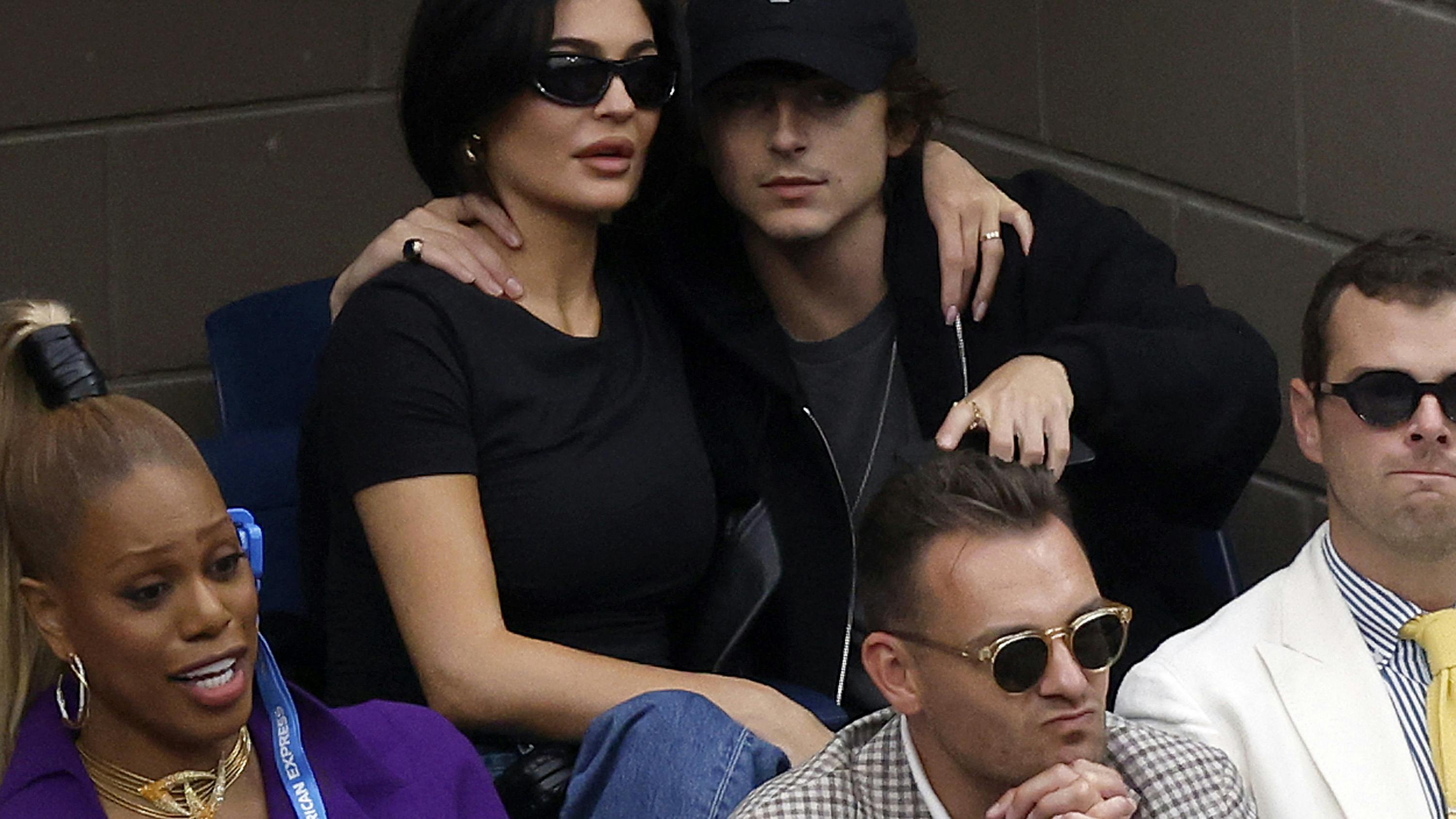 NEW YORK, NEW YORK - SEPTEMBER 10: American socialite Kylie Jenner and American-French actor Timothée Chalamet look on during the Men's Singles Final match between Novak Djokovic of Serbia and Daniil Medvedev of Russia on Day Fourteen of the 2023 US Open at the USTA Billie Jean King National Tennis Center on September 10, 2023 in the Flushing neighborhood of the Queens borough of New York City. Sarah Stier/Getty Images/AFP (Photo by Sarah Stier / GETTY IMAGES NORTH AMERICA / Getty Images via AFP)