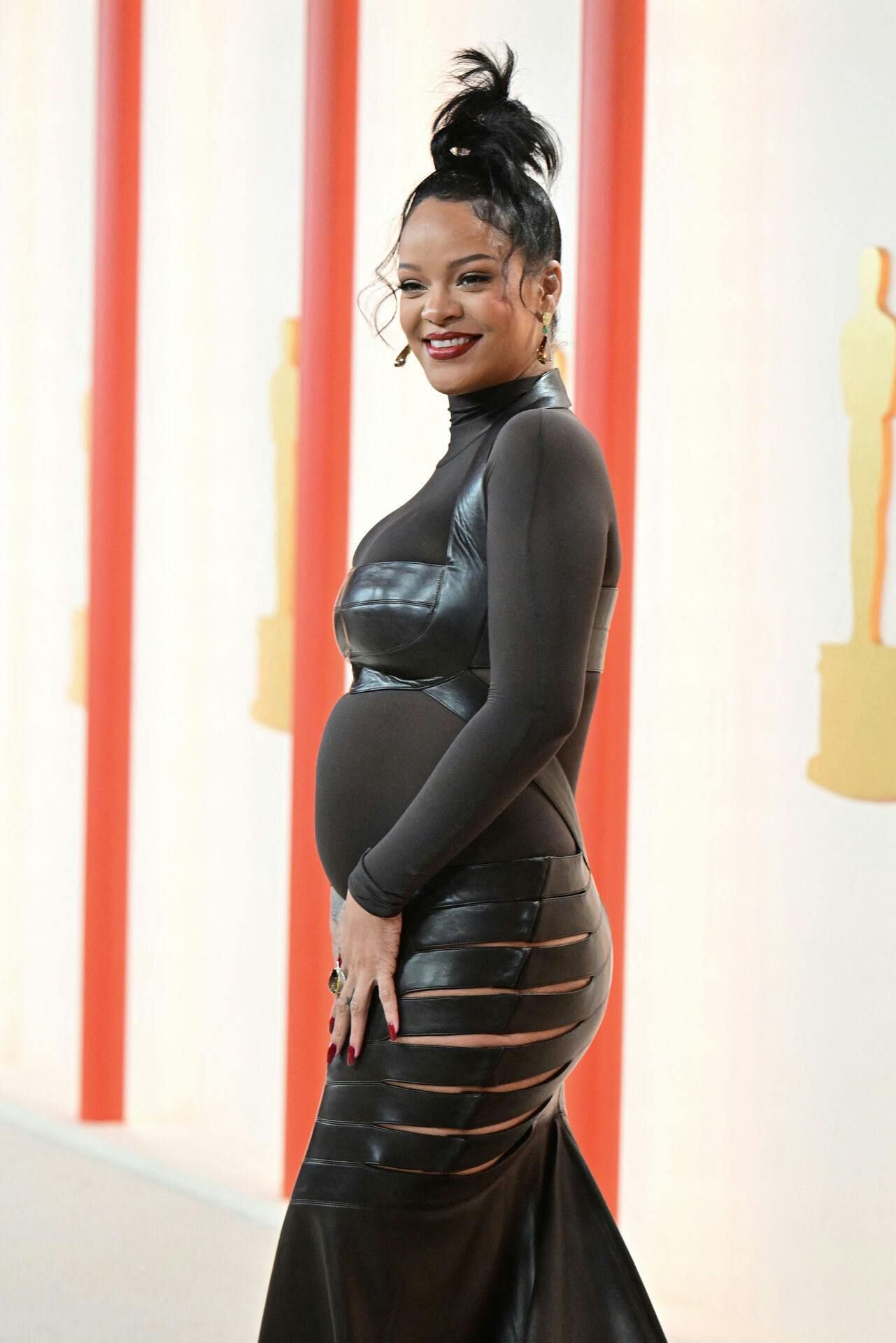Rihanna viste stolt babybulen frem, da hun i marts gæstede årets Oscar-uddeling.