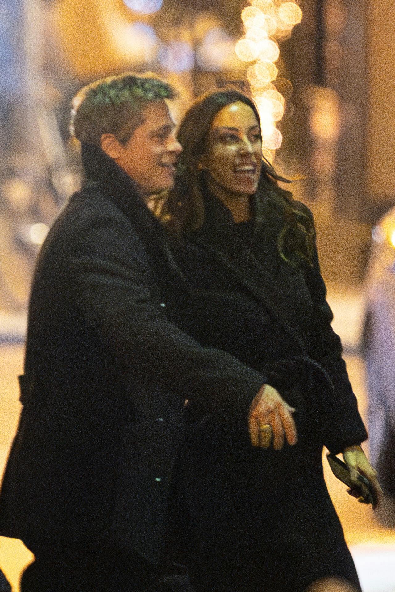 Brad Pitt og Ines de Ramon fløj direkte til Paris efter festlighederne.
