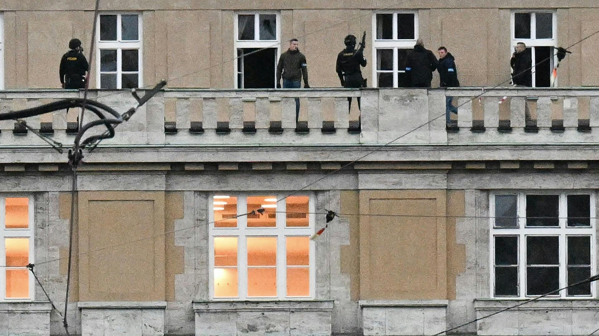 Mindst 15 har mistet livet i skudmassakren i Prag.
