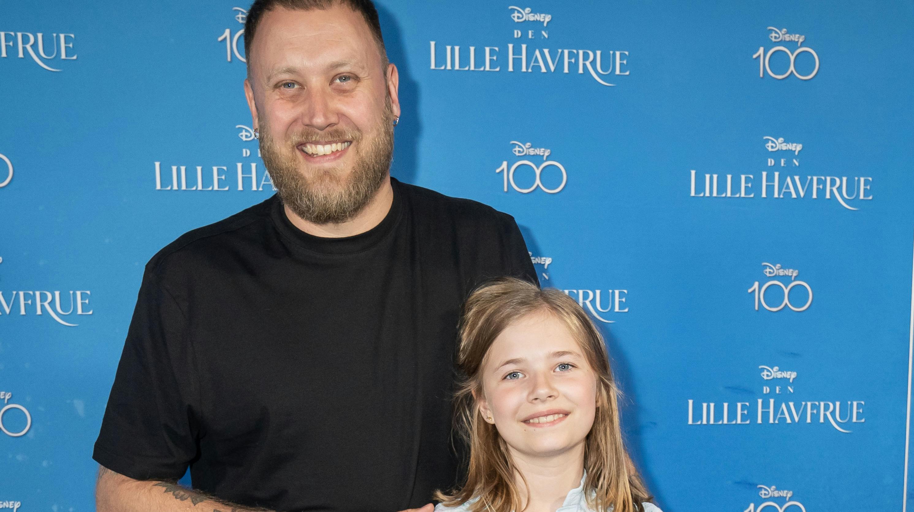 Her ses Jasper Ritz med en af sine døtre til filmpremiere.
