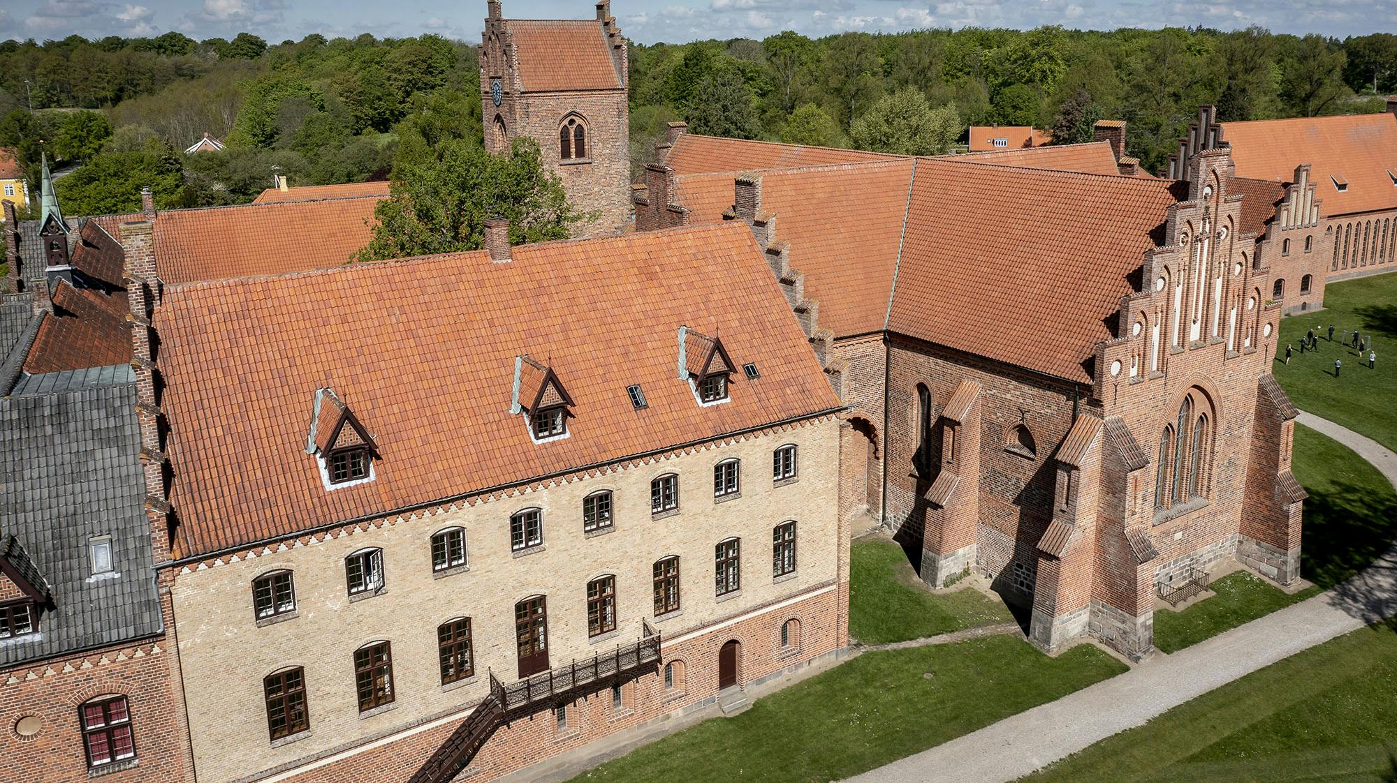 Efter kort tid stopper både rektor og forstander på Herlufsholm Skole og Gods.