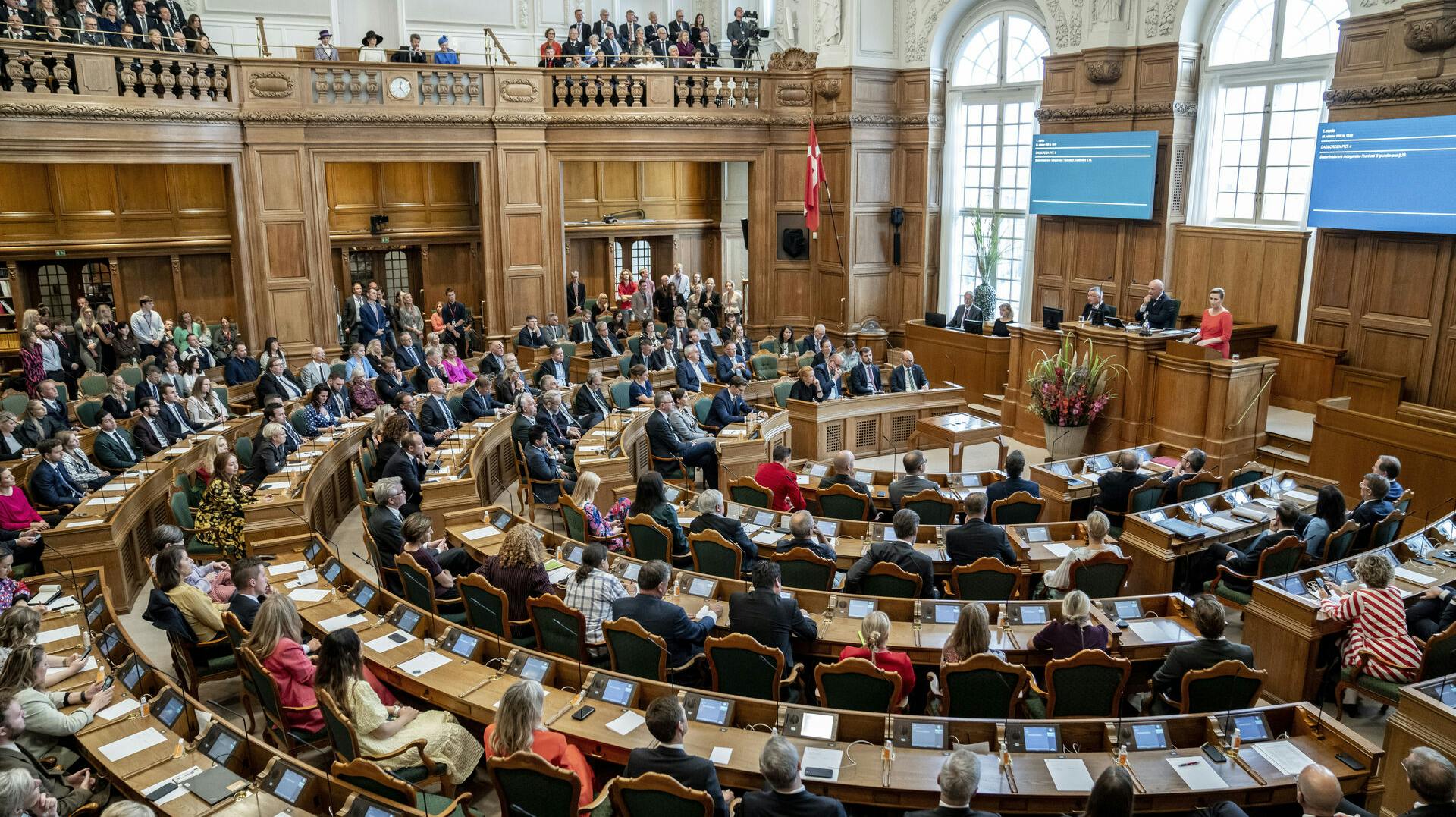 Syge folketingsmedlemmer skal vise lægeerklæring til formand