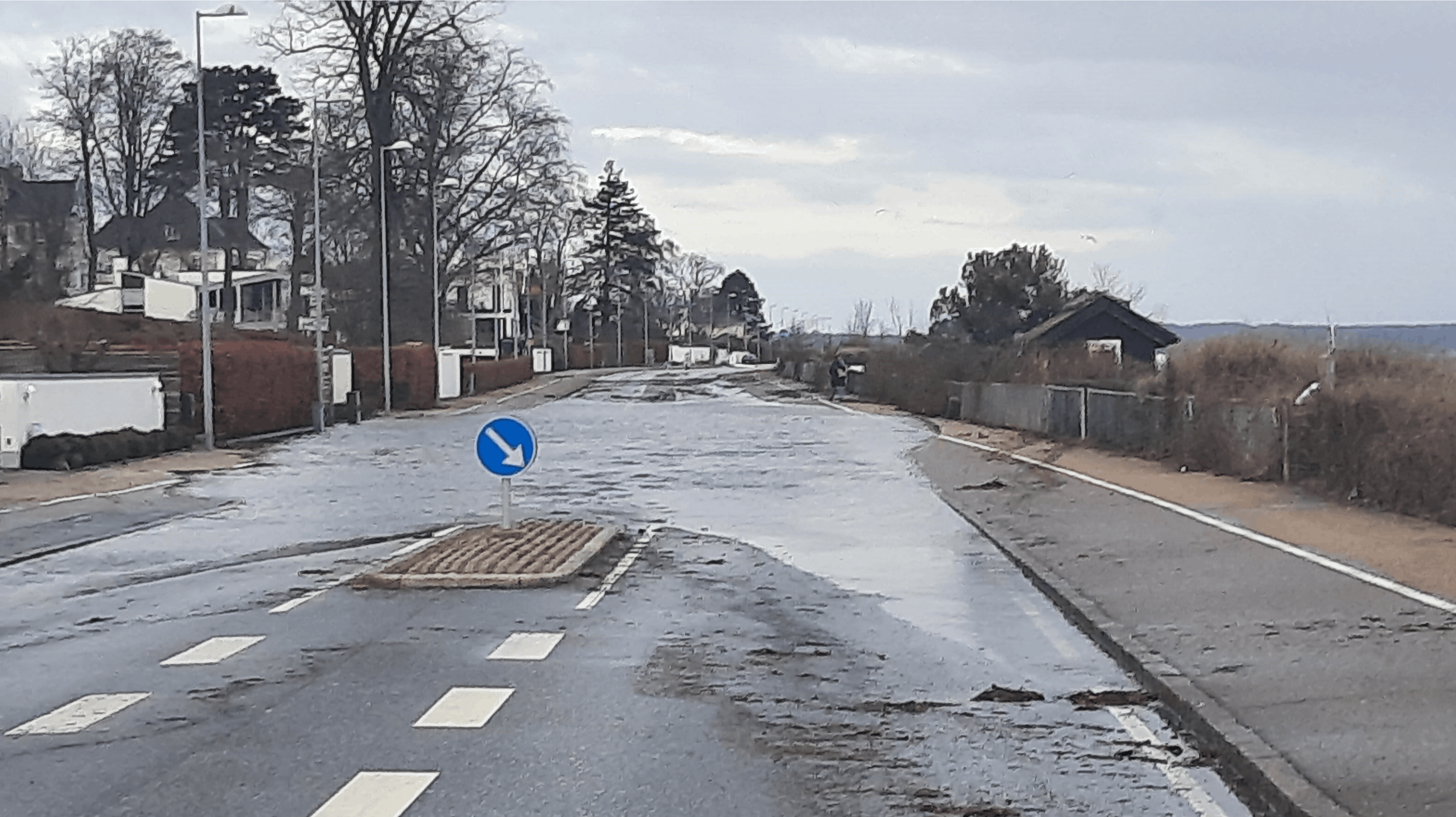 Strandvejen i Rungsted står under vand. 