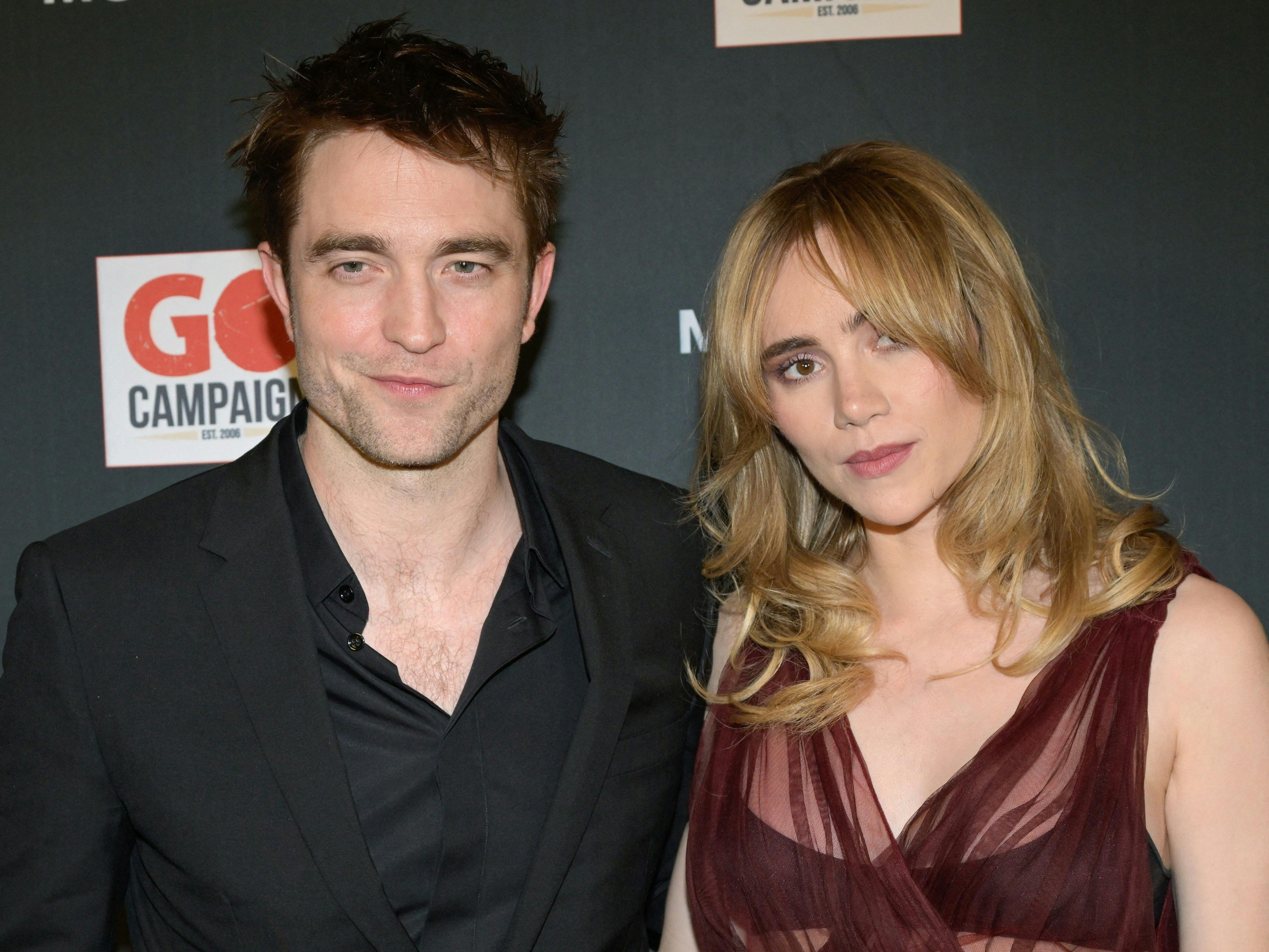 Robert Pattinson og Suki Waterhouse er meget lykkelige sammen.