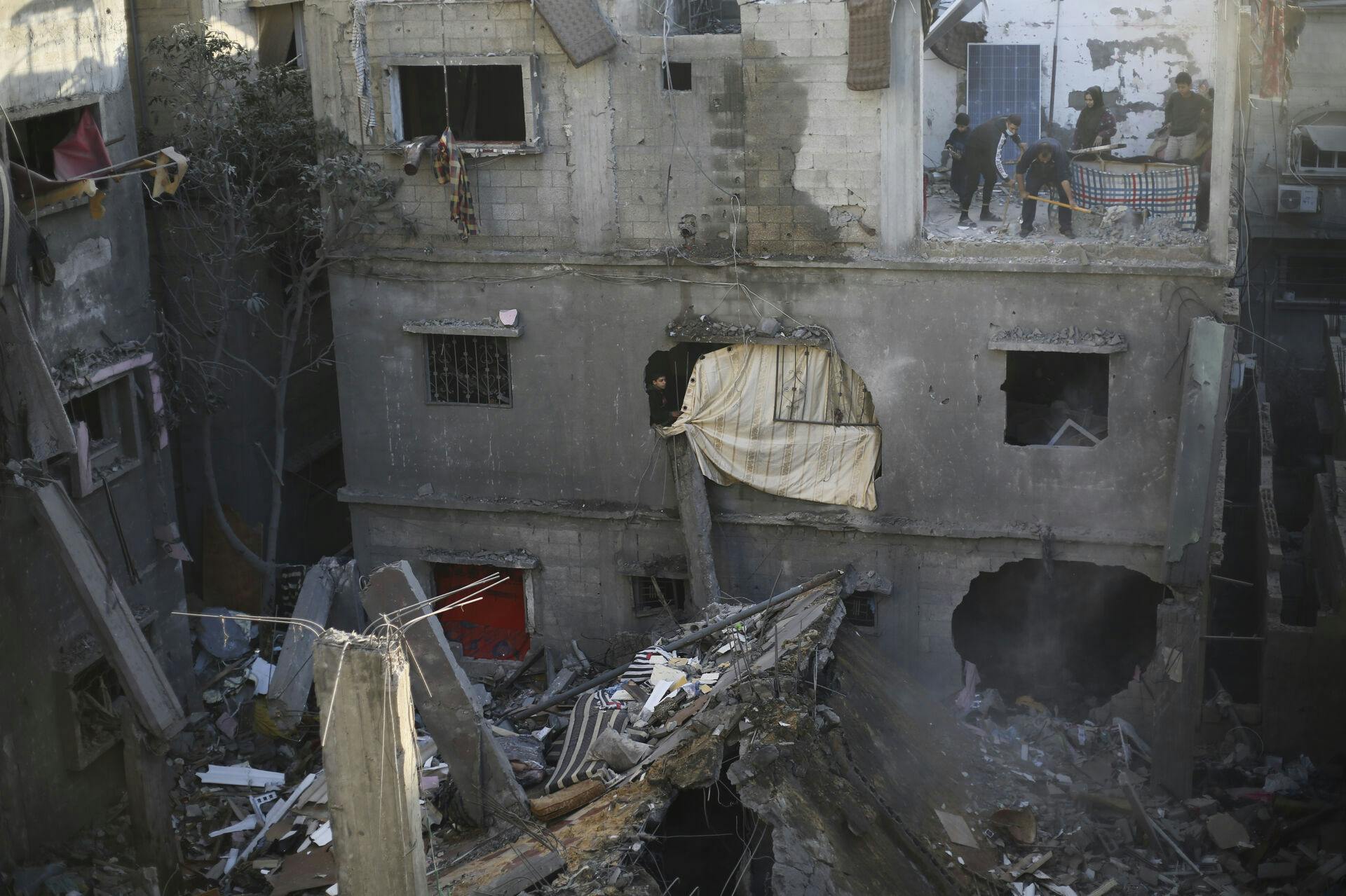 Mindst 200 personer meldes dræbt i Gaza de seneste 24 timer