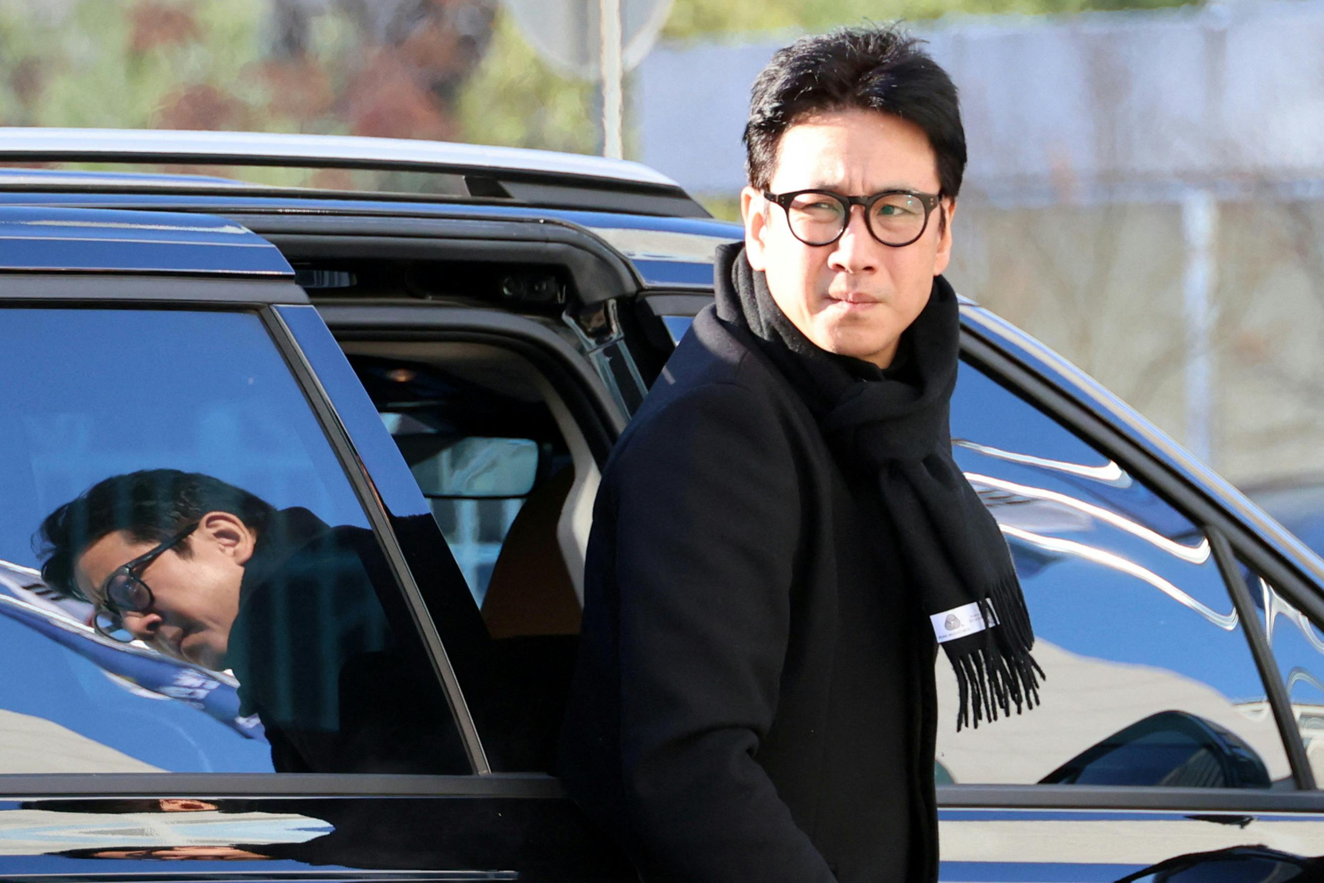 Den sydkoreanske skuespiller er fotograferet ved ankomsten til en af hans mange afhøringer den 23. december hos politiet i Incheon. 