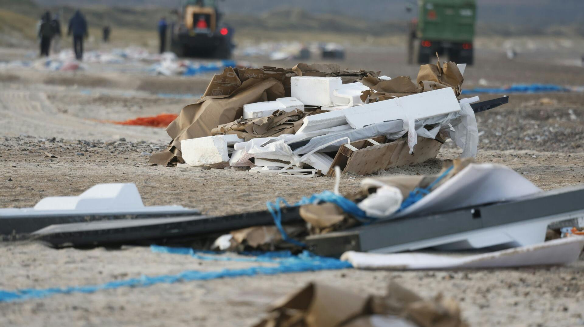 Det flyder med affald, efter Mærsk-fragtskibet Mayview Maersk natten til 22. december tabte 46 containere i Skagerrak. 