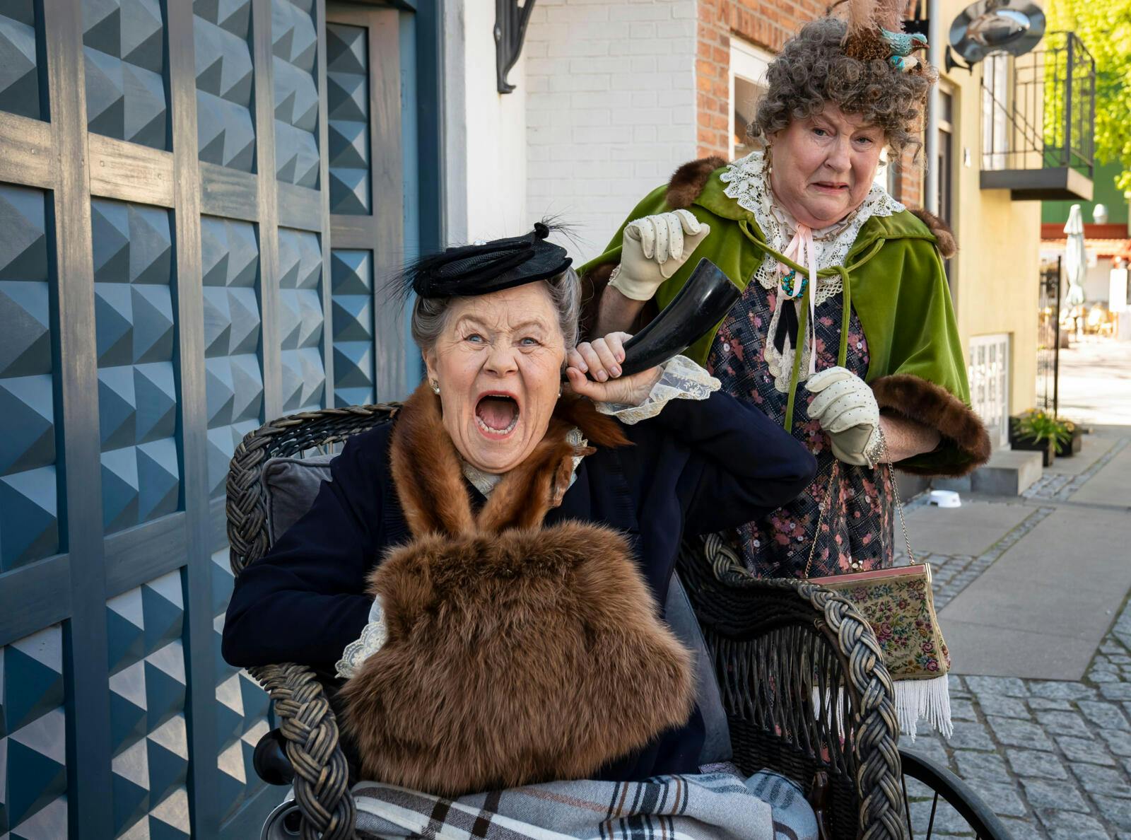 Når den nye musicalversion af alletiders tv-serie ”Matador” får premiere til februar, bliver det med Daimi i rollen som Fru Møhge og Ragnhild Kaasgaard, 62, som datteren Misse Møhge.