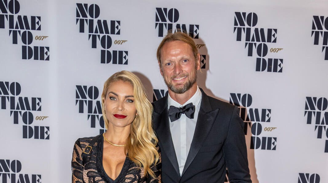 Efter SE og HØRs afsløring af romancen, stillede de gerne op til billeder. I dag har de slettet billederne af hinanden på deres sociale medier.