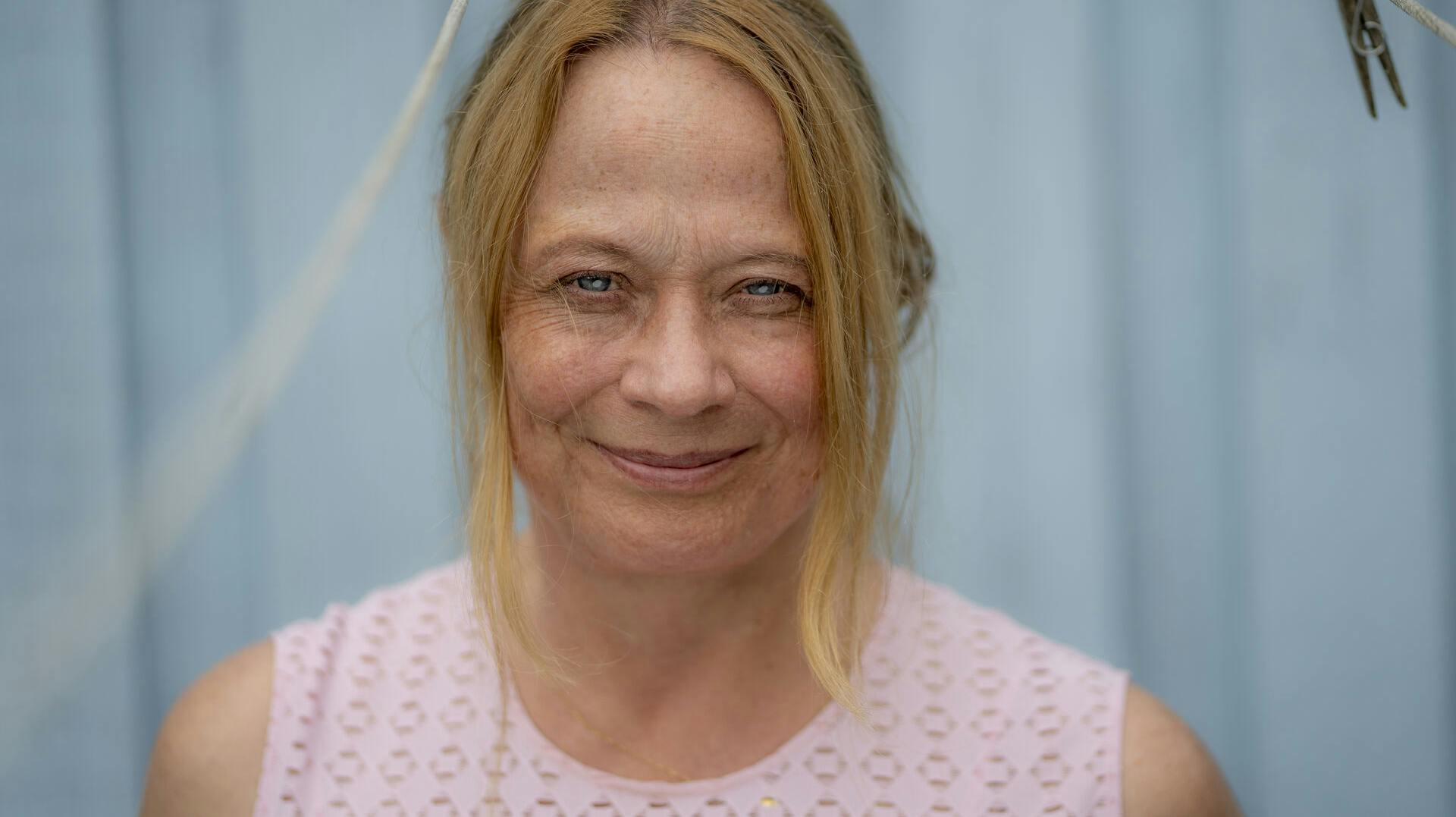 Forfatter Merete Pryds Helle er nået til 80erne i sin danmarkskrønnike.