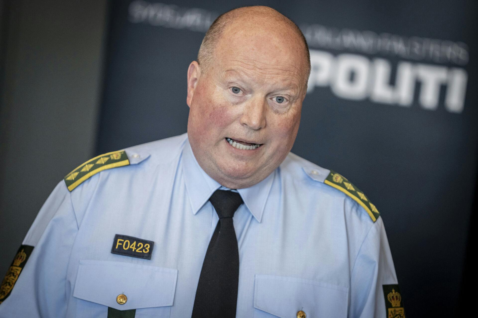 Politiinspektør Kim Kliver under sit doorstep om politiets efterforskning af den 32-årige i sagen om den bortførte pige.