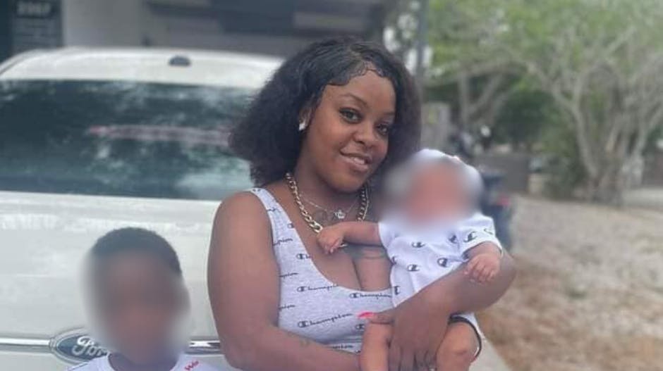 Den 23-årige storesøster Abrielle Baldwin er død, efter at hun blev skudt af sin lillebror.