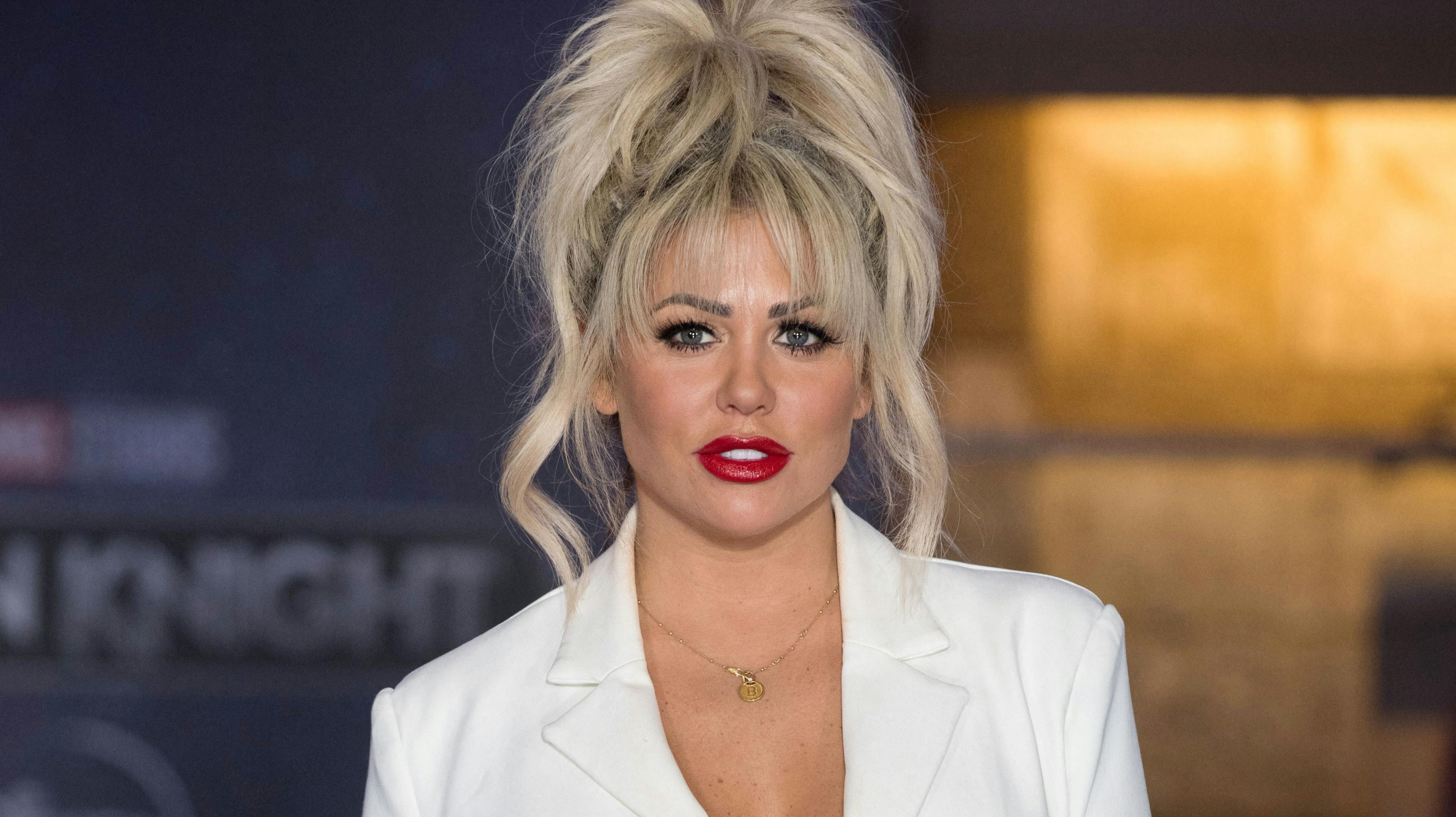 Fodboldlegenden Paul Gascoignes datter fik sig noget af en overraskelse på familieferien til Thailand. Kæresten Arron Wright gik nemlig på knæ og ændrede titlen som kæreste til forlovet.