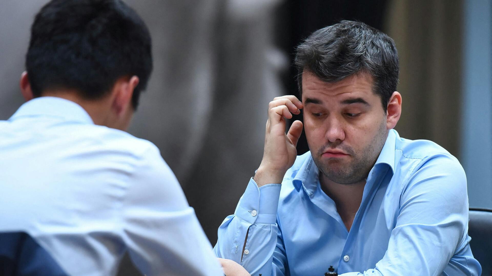 Skakstjernen Ian Nepomniachtchi er sammen med Daniil Dubov blevet straffet for aftalt spil ved VM i lynskak.