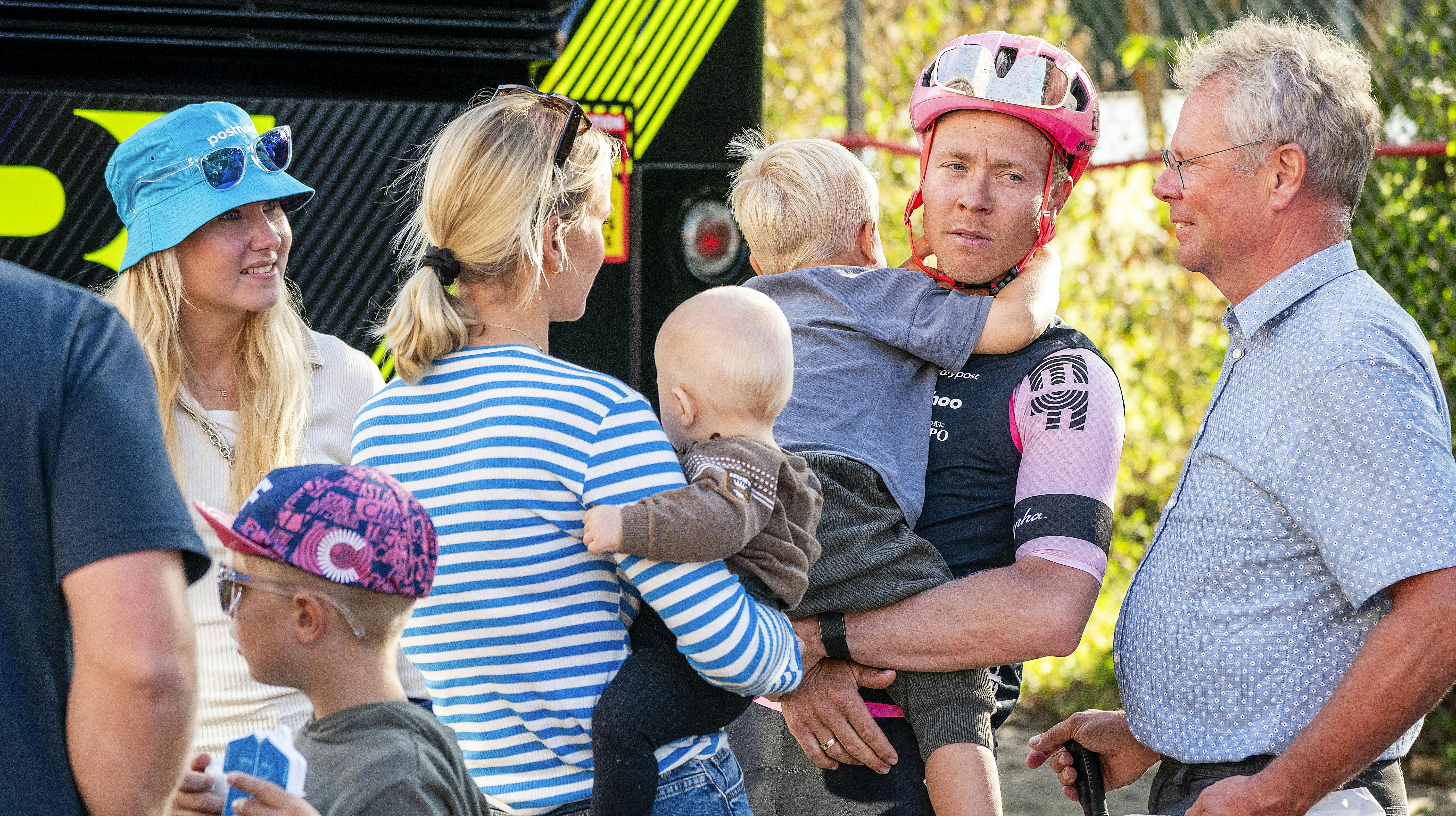 Ifølge lægerne skal Michael Valgren være glad for, at hun igen kunne holde om sine børn. 