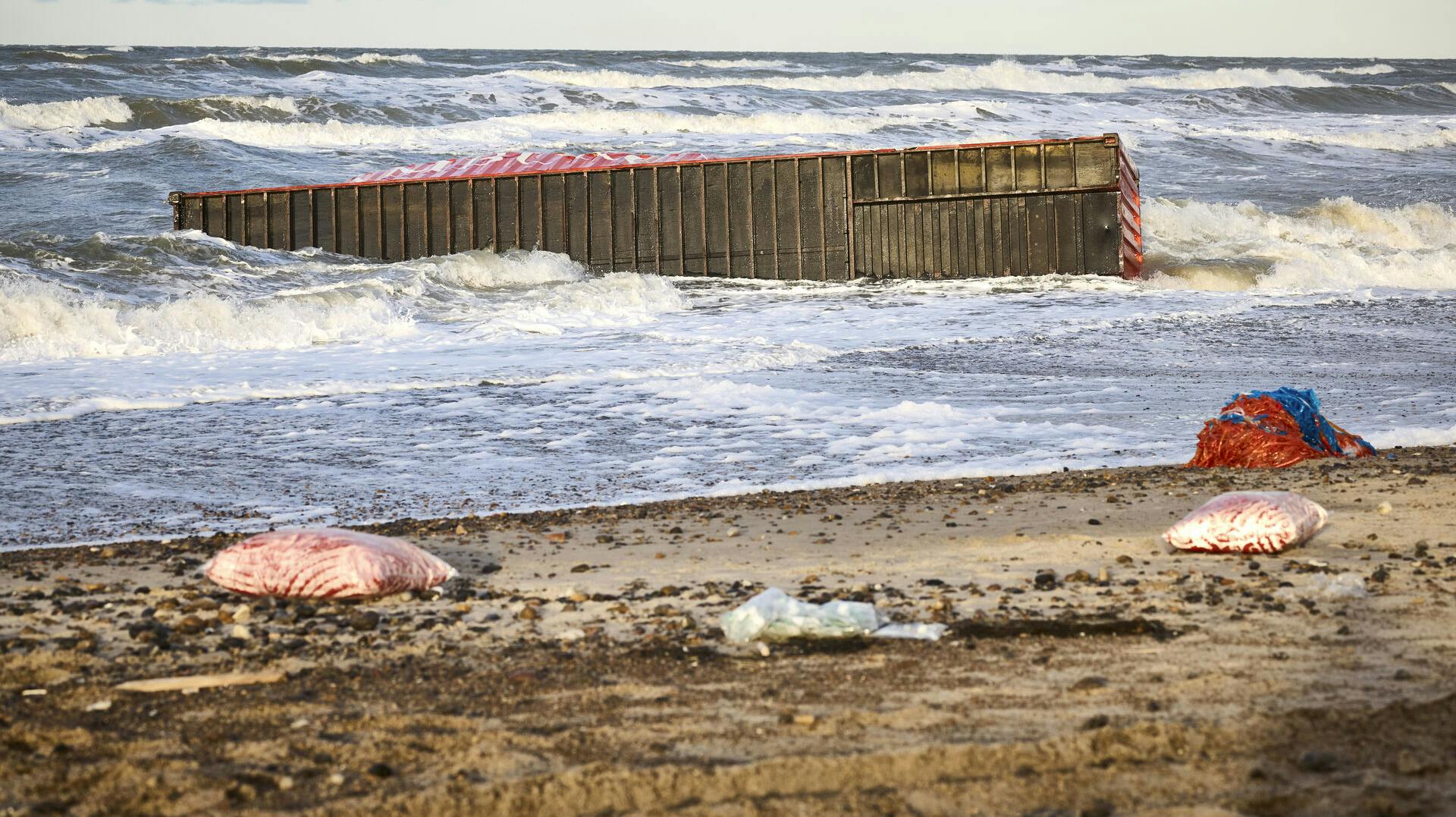 Vraggods langs Vestkysten i Nordjylland, lørdag den 23. december.