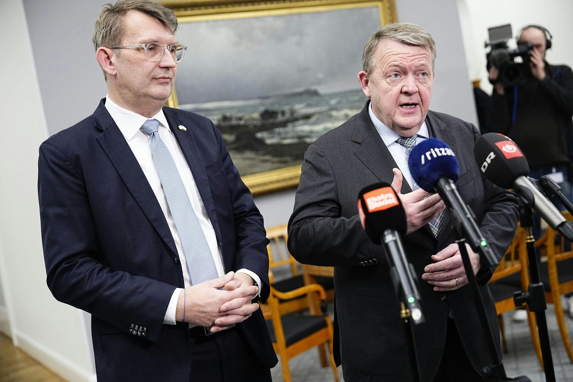 Udenrigsminister Lars Løkke Rasmussen (M) og forsvarsminister Troels Lund Poulsen oplyser, at Danmark vil sende en fregat til Det Røde Hav.