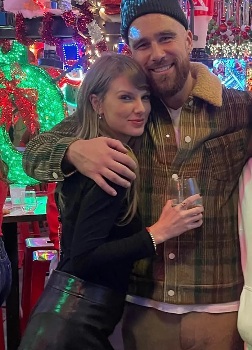 Taylor Swift og Travis Kelce har fejret både nytåret og juledagene i hinandens selskab.