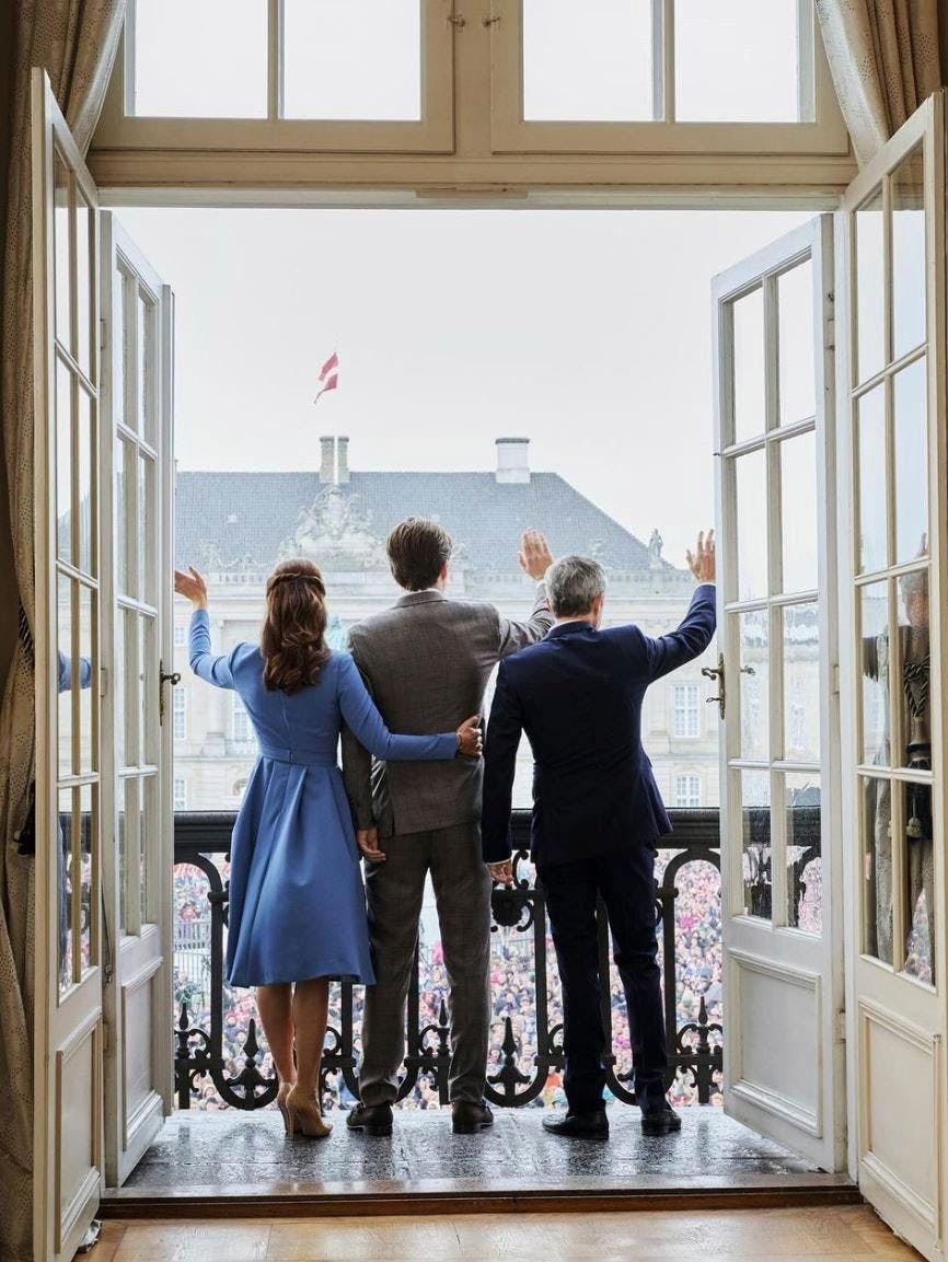 Sådan kan danskerne komme til at møde den nye konge, dronning og kronprins.