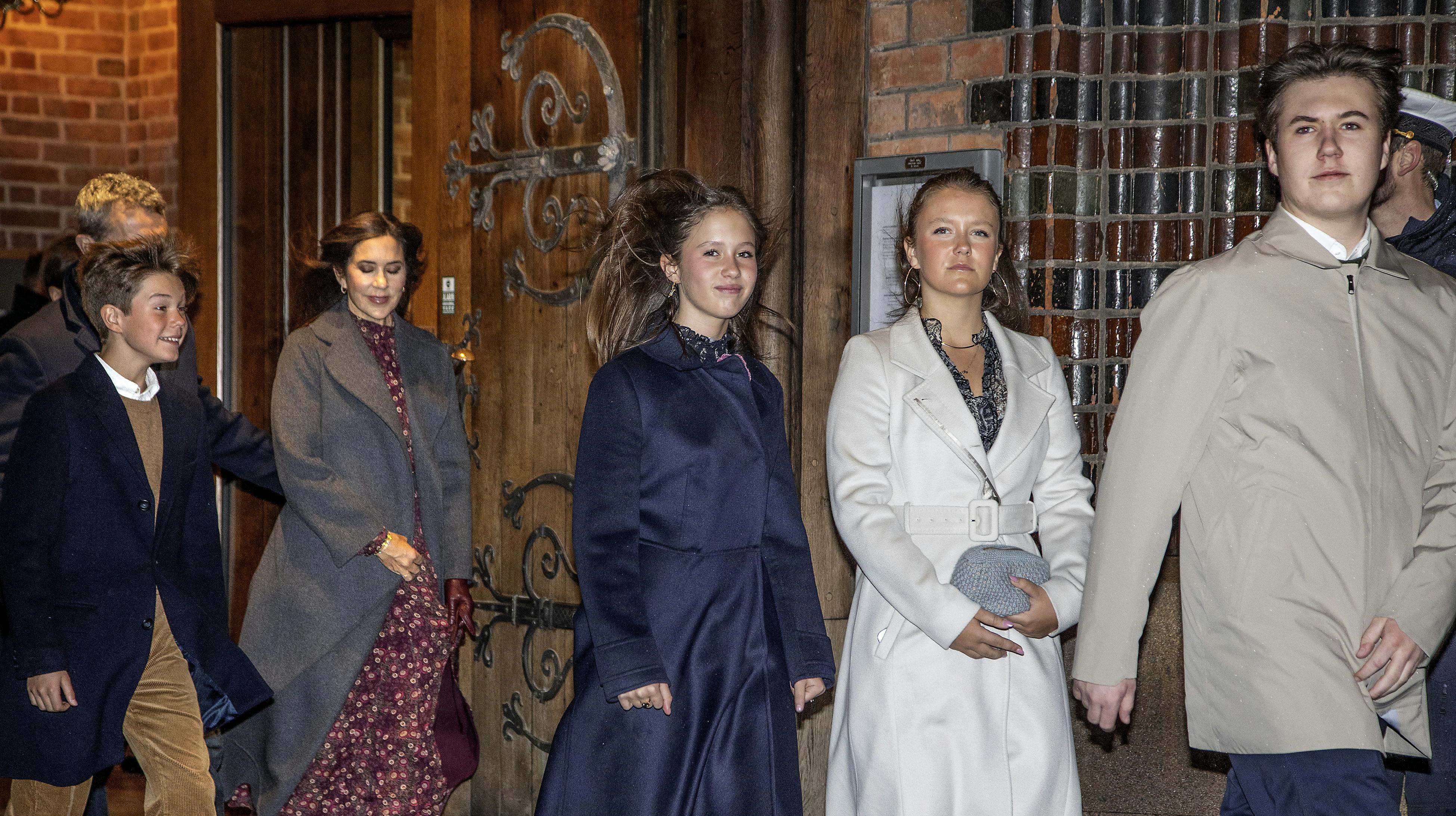 Der sker masser af ting for den kongelige familie. Knap så meget for de helt små dog.