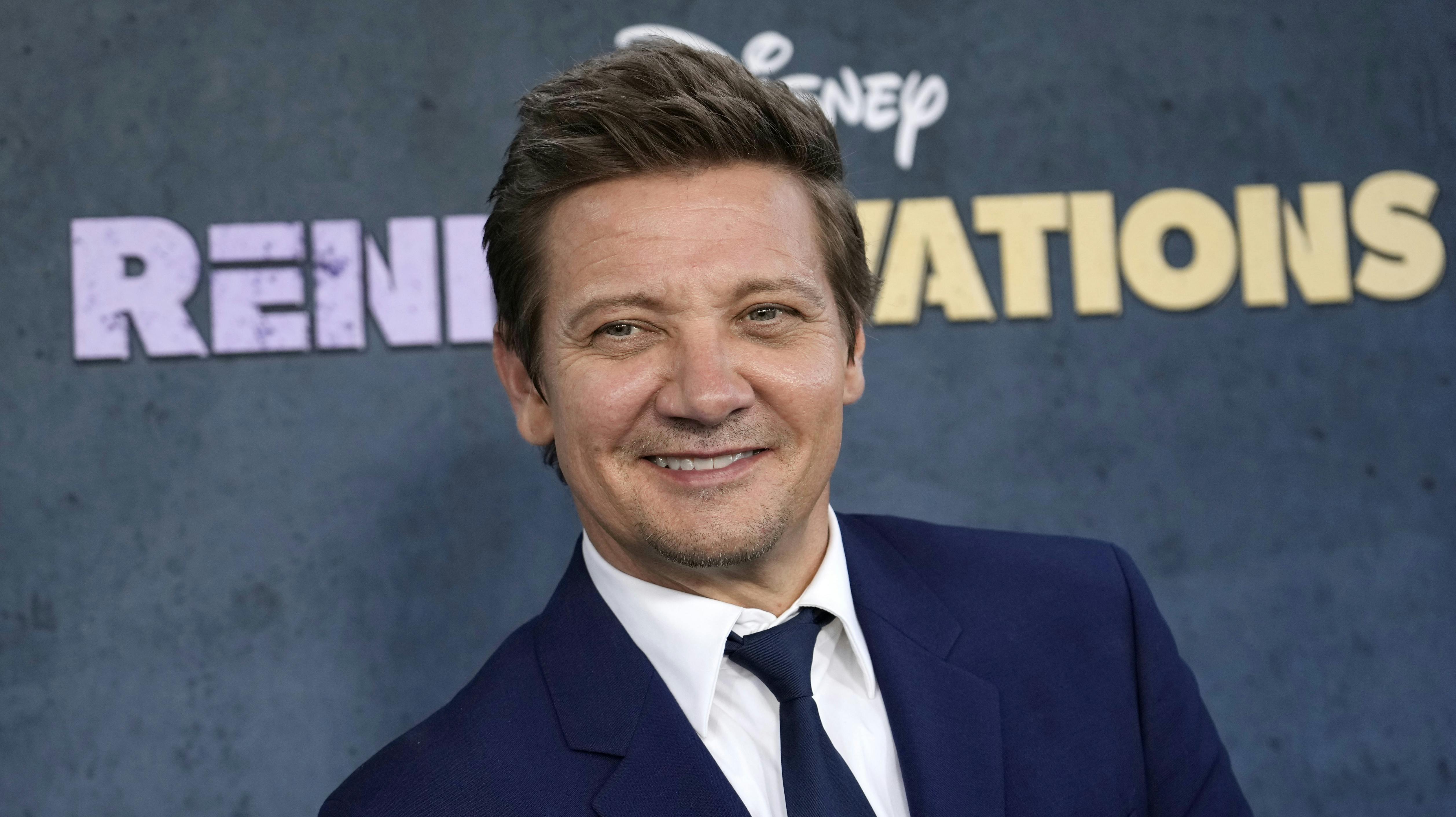 Jeremy Renner var indlagt med utallige brækkede knogler efter ulykken – ligesom hans ene øje skulle sættes tilbage på plads