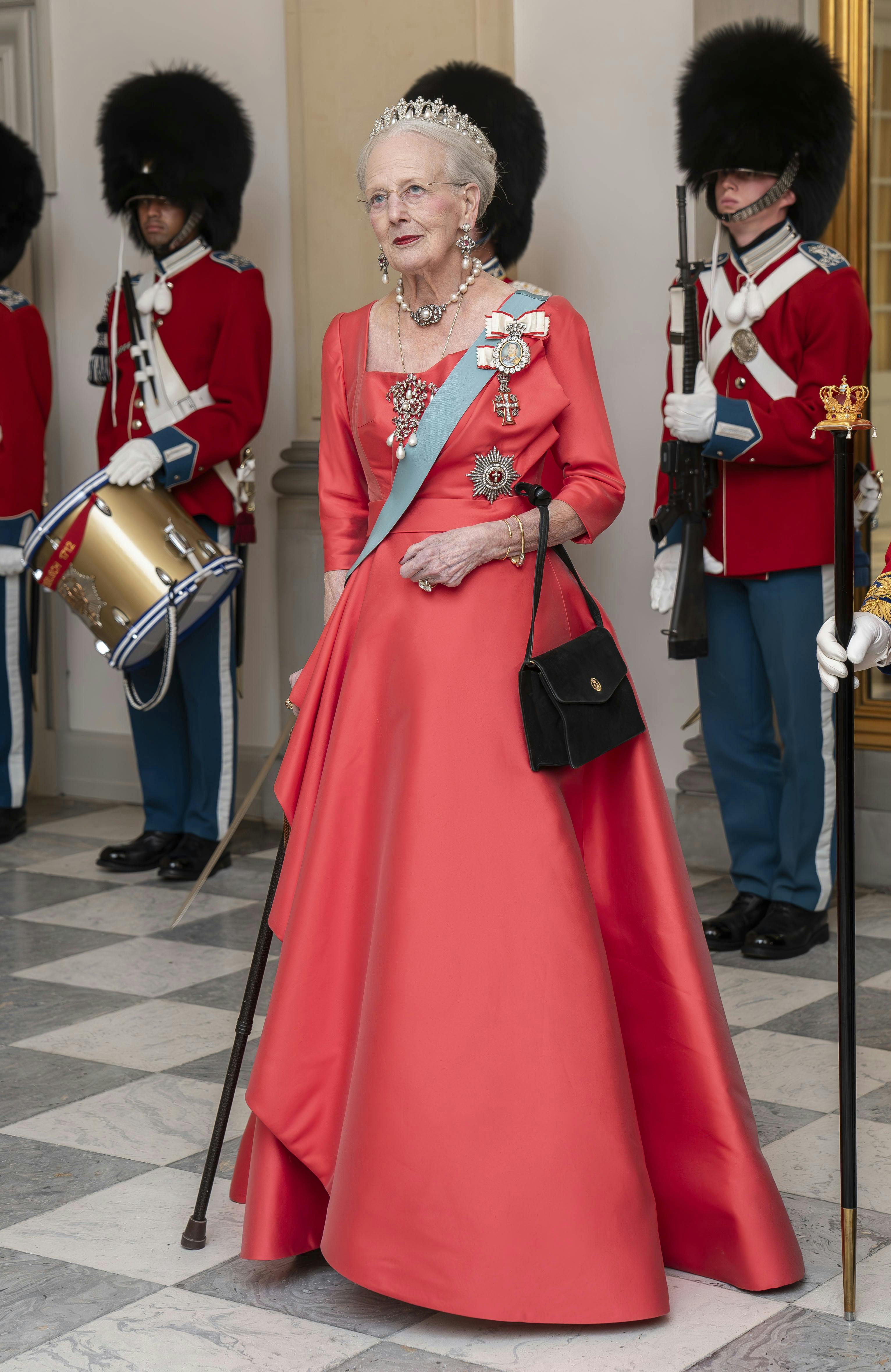 Efter 52 år trækker dronning Margrethe sig. Hun er 83 år gammel og overtog tronen, da hun var 31 år.