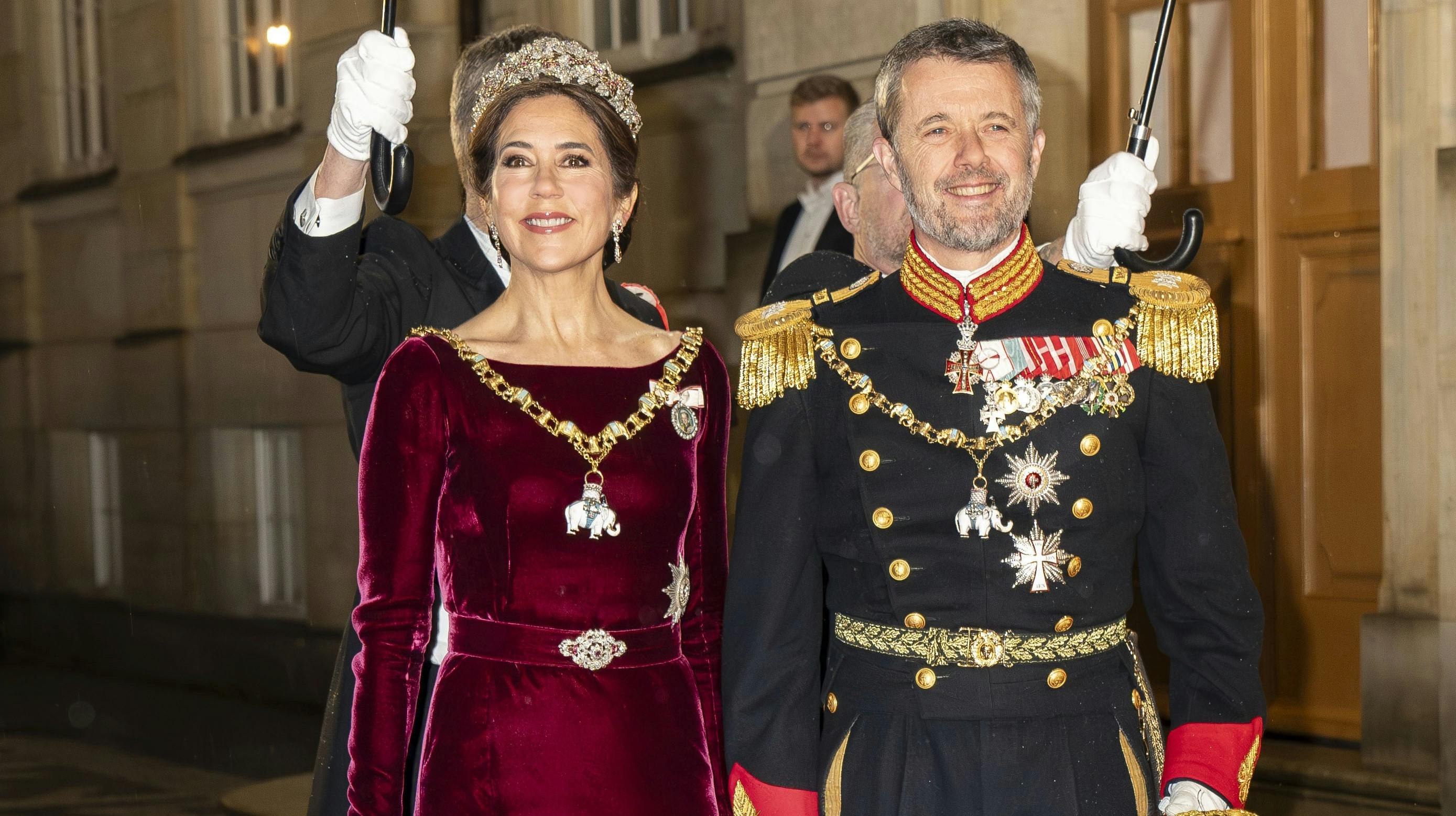 De kommer til at klare sig fantastisk - Frederik og Mary som snart konge og dronning. Det mener i hvert fald repræsentanter fra den danske regering.&nbsp;
