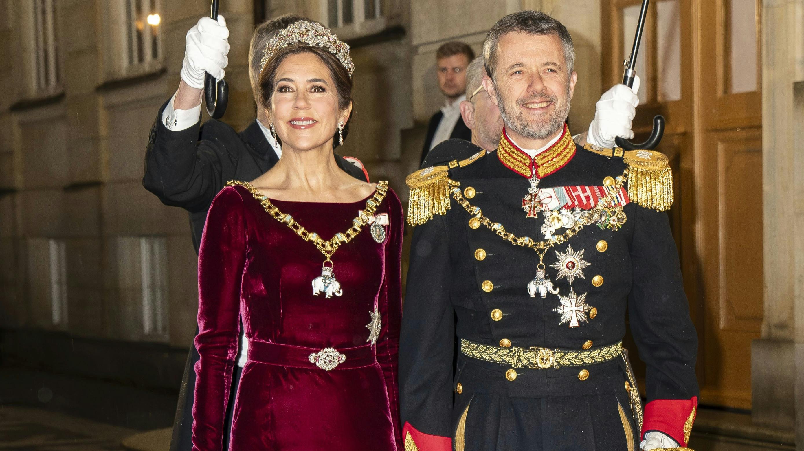 De kommer til at klare sig fantastisk - Frederik og Mary som snart konge og dronning. Det mener i hvert fald repræsentanter fra den danske regering. 