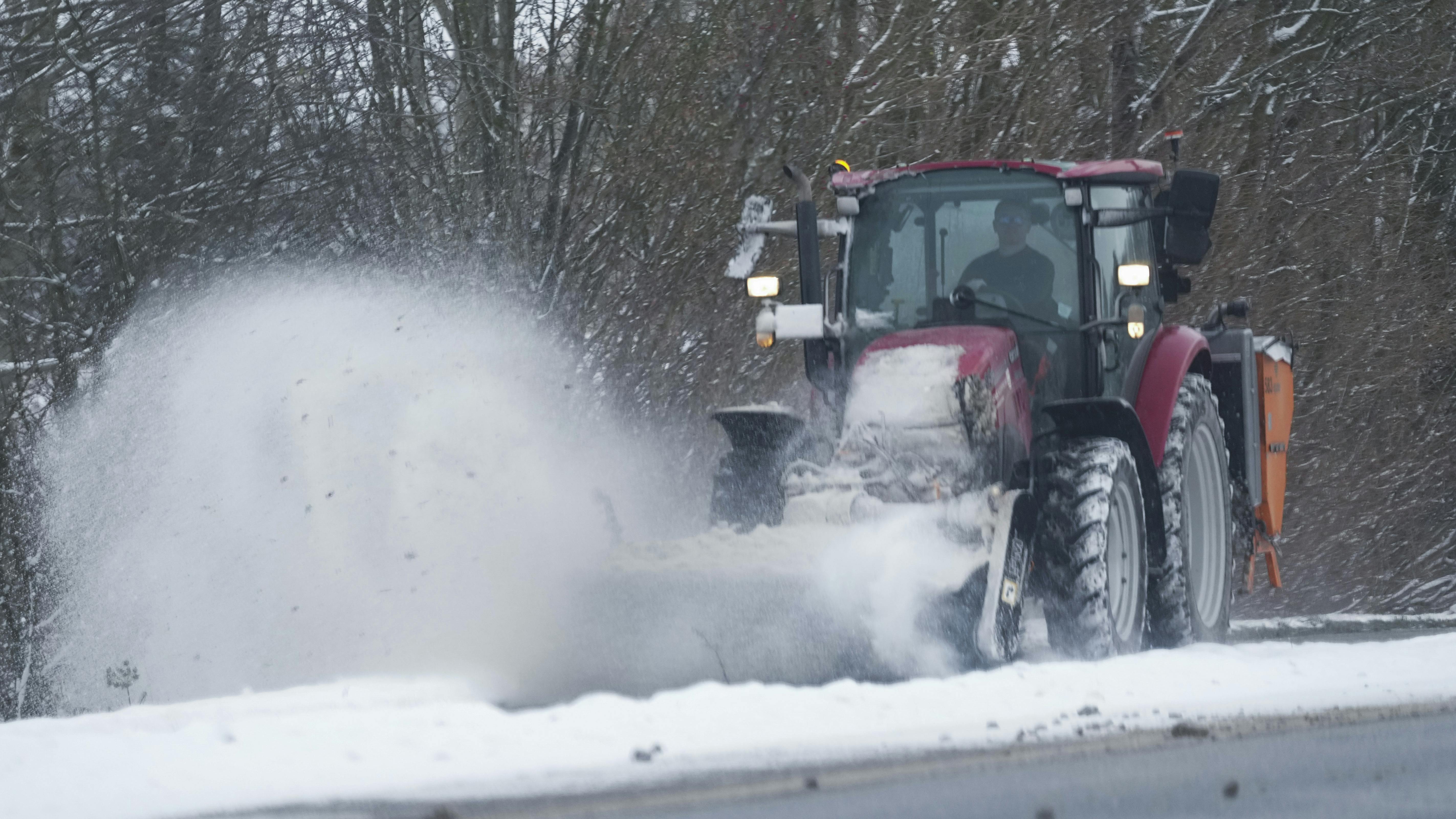 Sneen har skabt trafikalt kaos i dele af Jylland. 