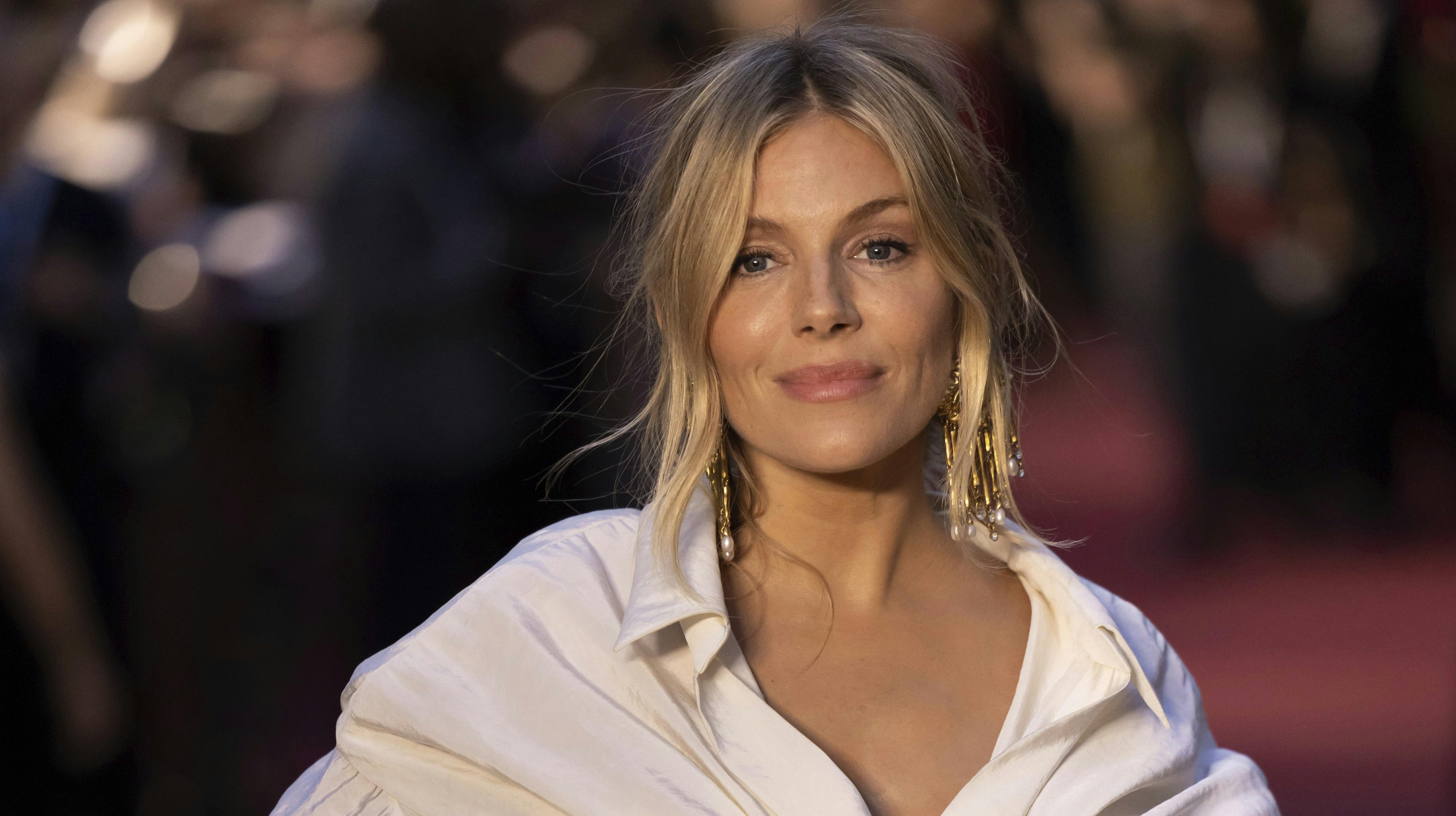 Det var egentlig slet ikke planlagt, at hun skulle være mor lige nu, men Sienna Miller har netop født en lille pige 