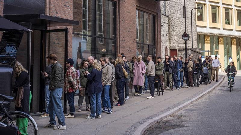 Det hører bestemt ikke til sjældenhederne, at man må stå i kø, når man besøger Carlsberg byen. 