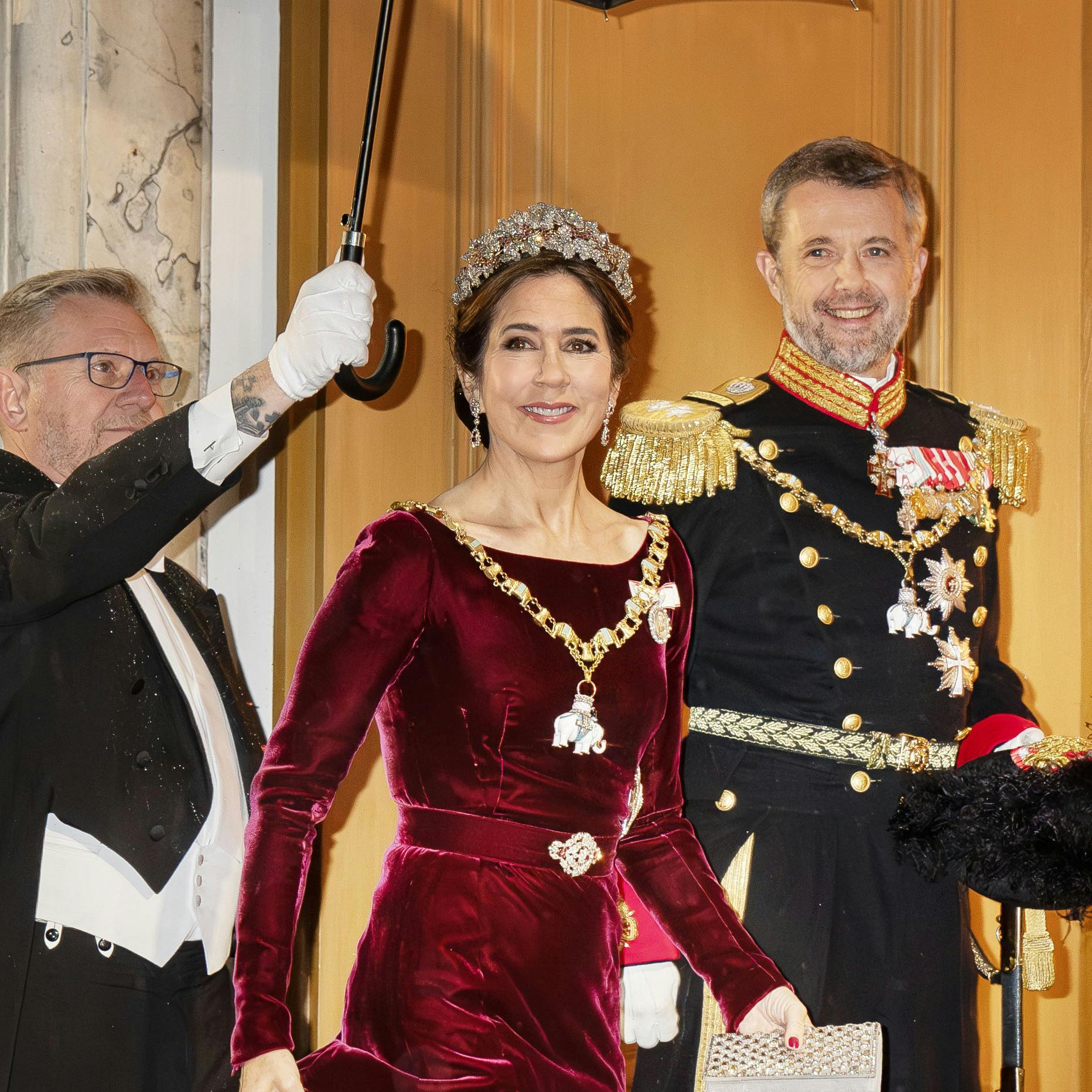 Hele syv gange er kronprinsesse Mary blevet set i denne rubinrøde kjole.