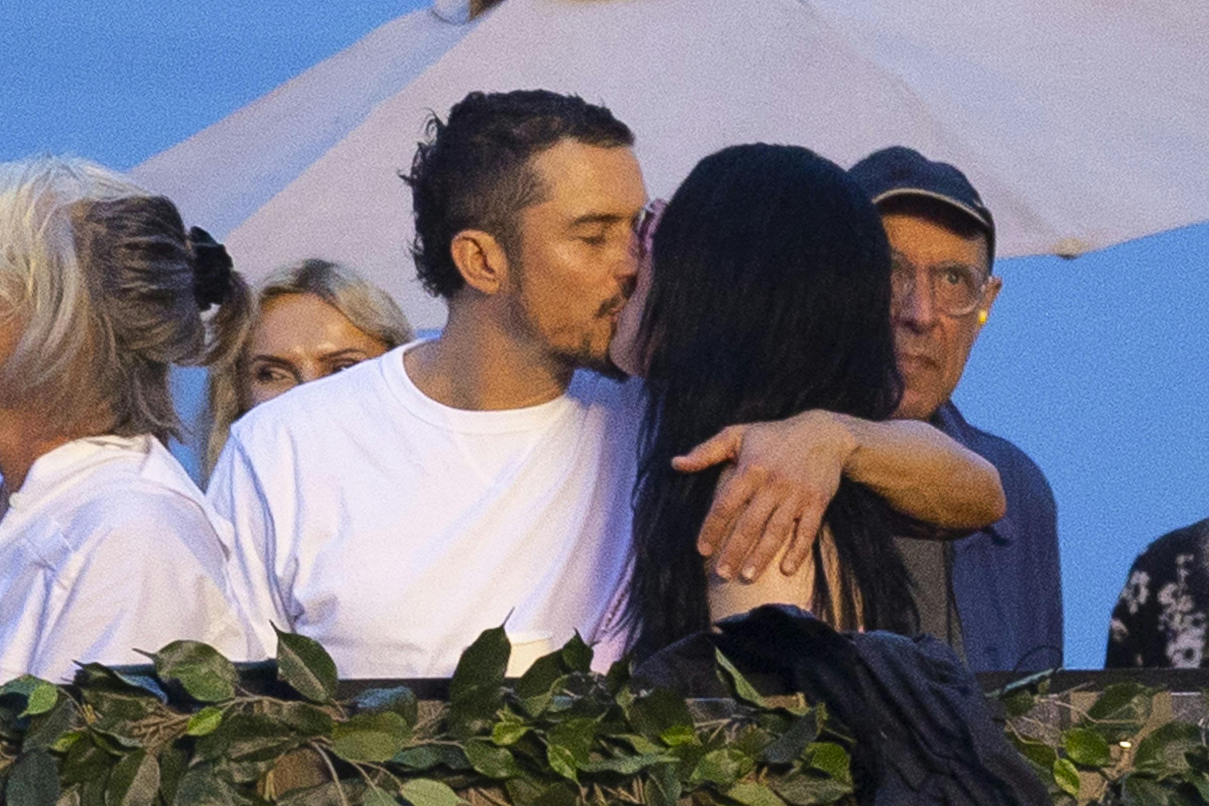Ingen tvivl om, at de er yderst glade for hinanden. Men hvorfor trækker det så sådan ud med et bryllup for Katy Perry og hendes Bloom?