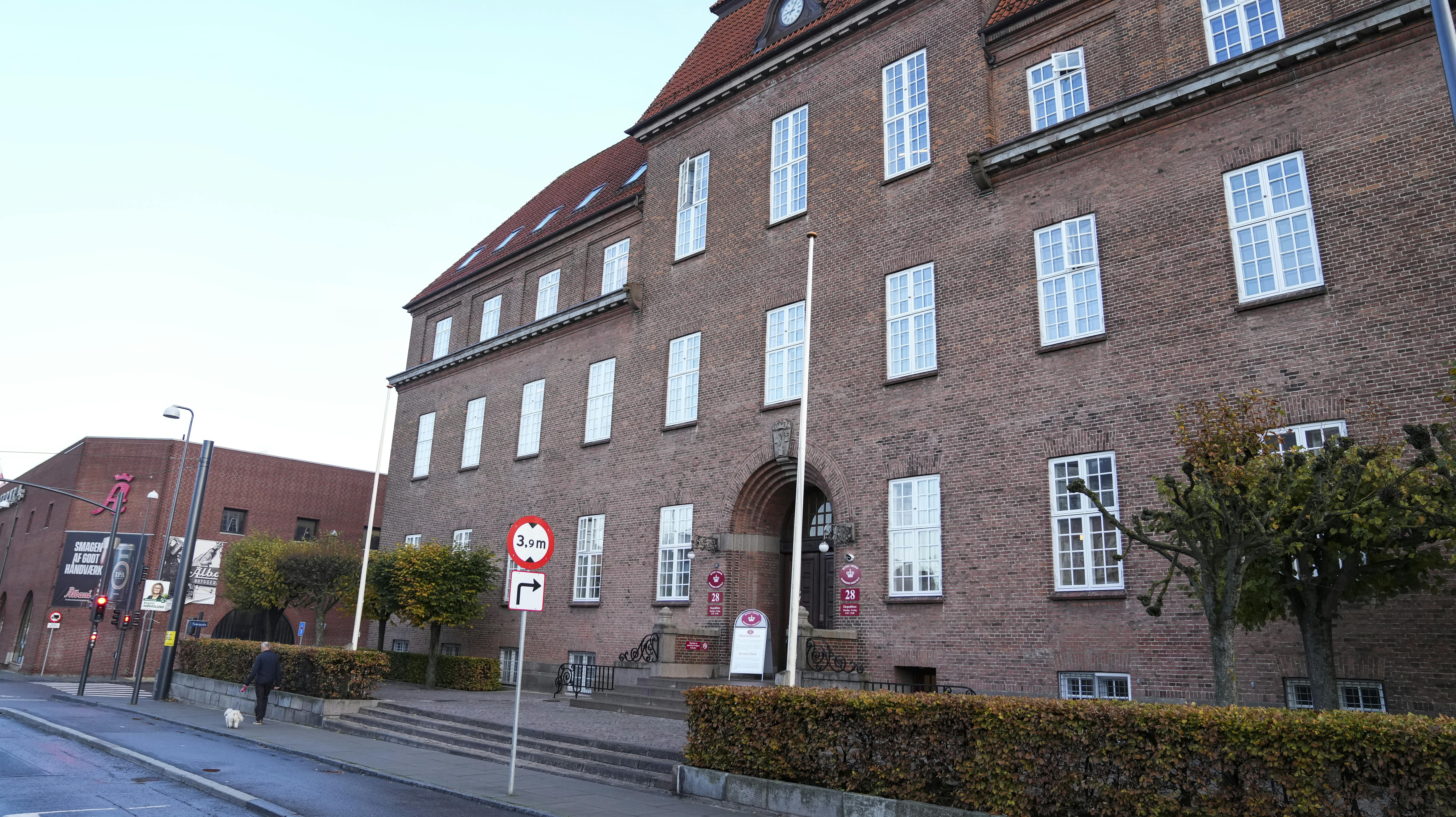 Den 34-årige mand skal på anklagebænken her i retten i Odense.