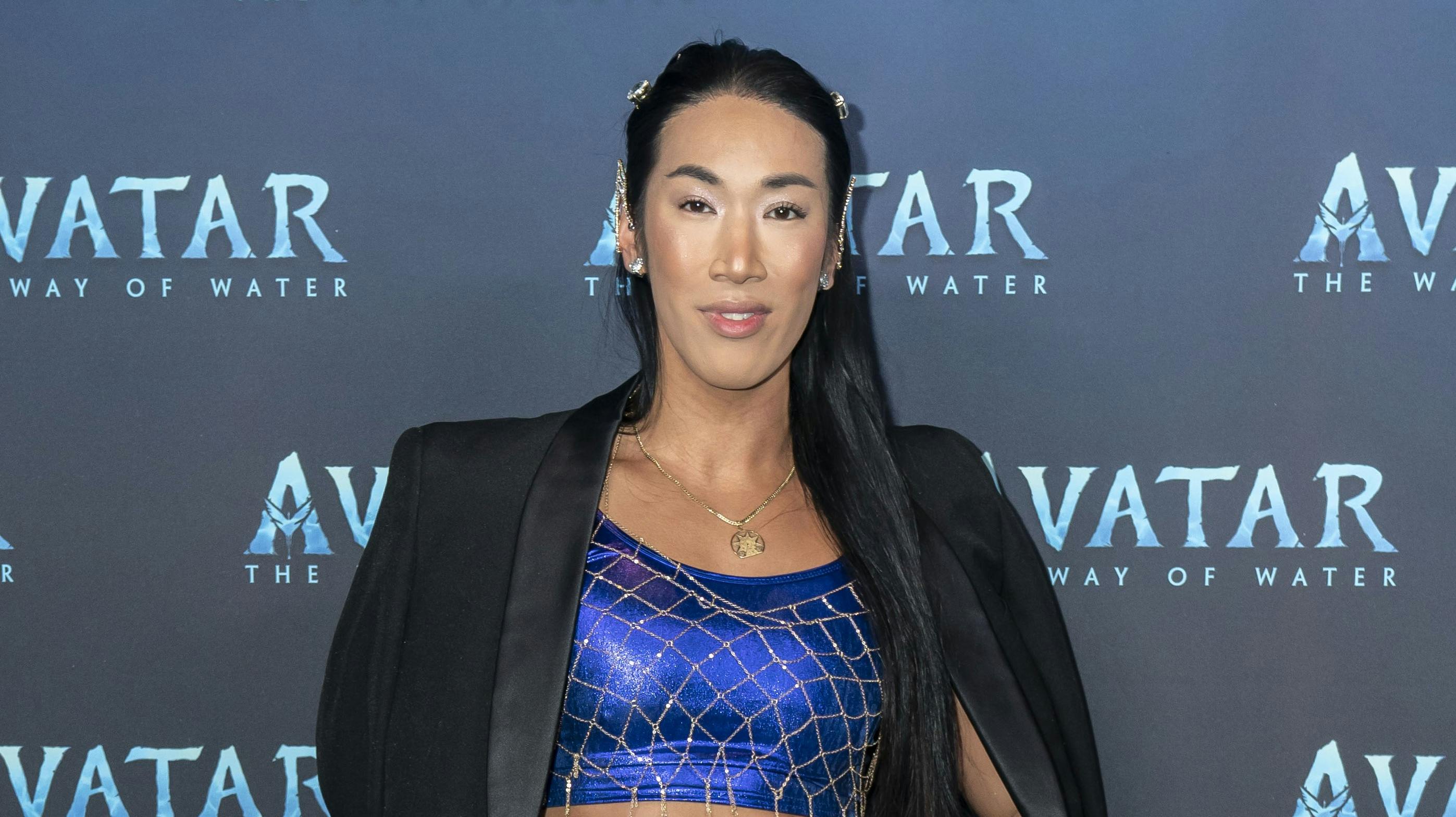 Kør overdrevet forsigtigt, lyder opfordringen fra Sy Lee, som selv kolliderede med en varevogn på de sneklædte, isglatte veje.