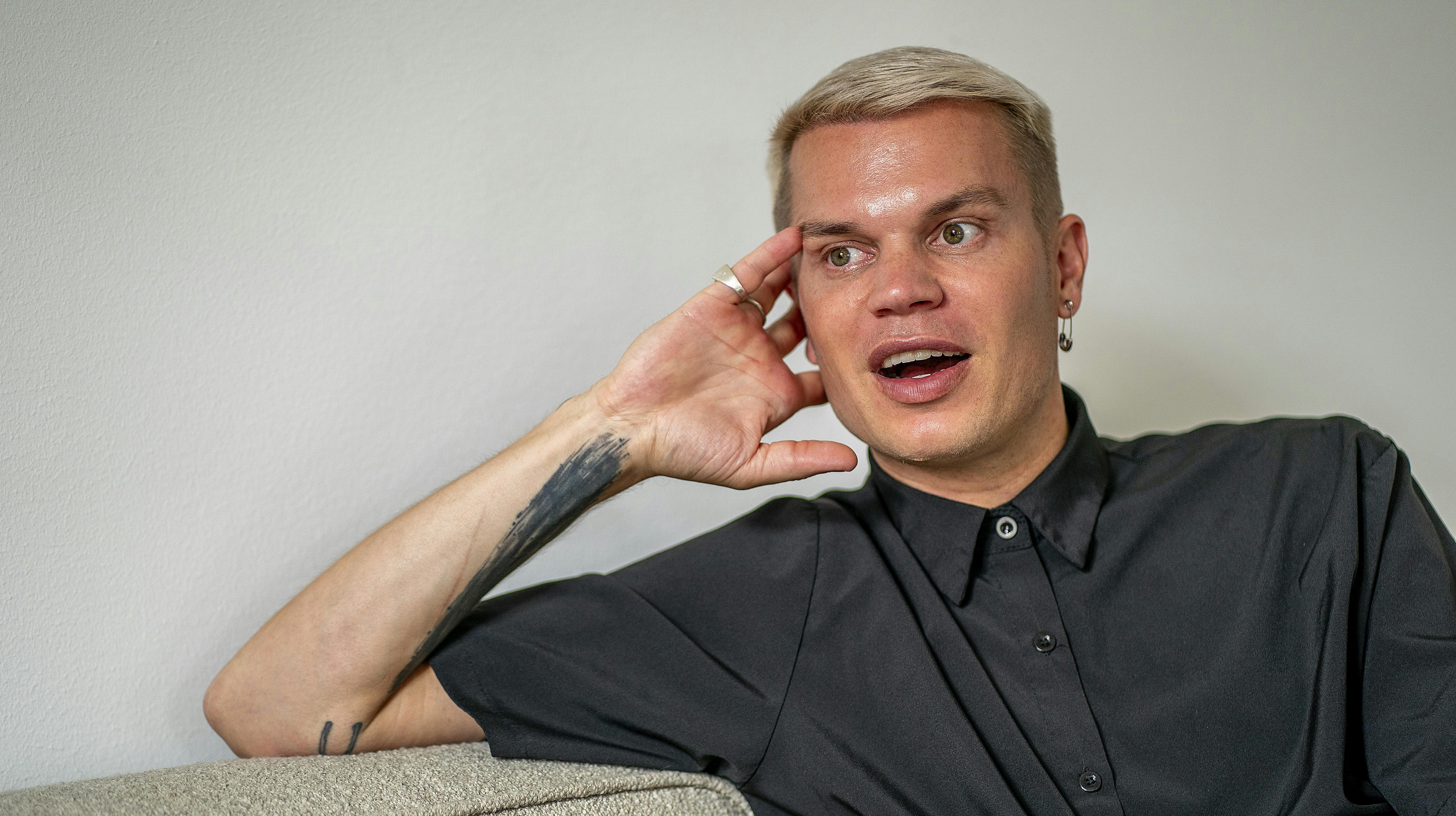 Soeren Le Schmidt kæmper med synet og risikerer at skulle aflyse sin dækning af tronskiftet på søndag.