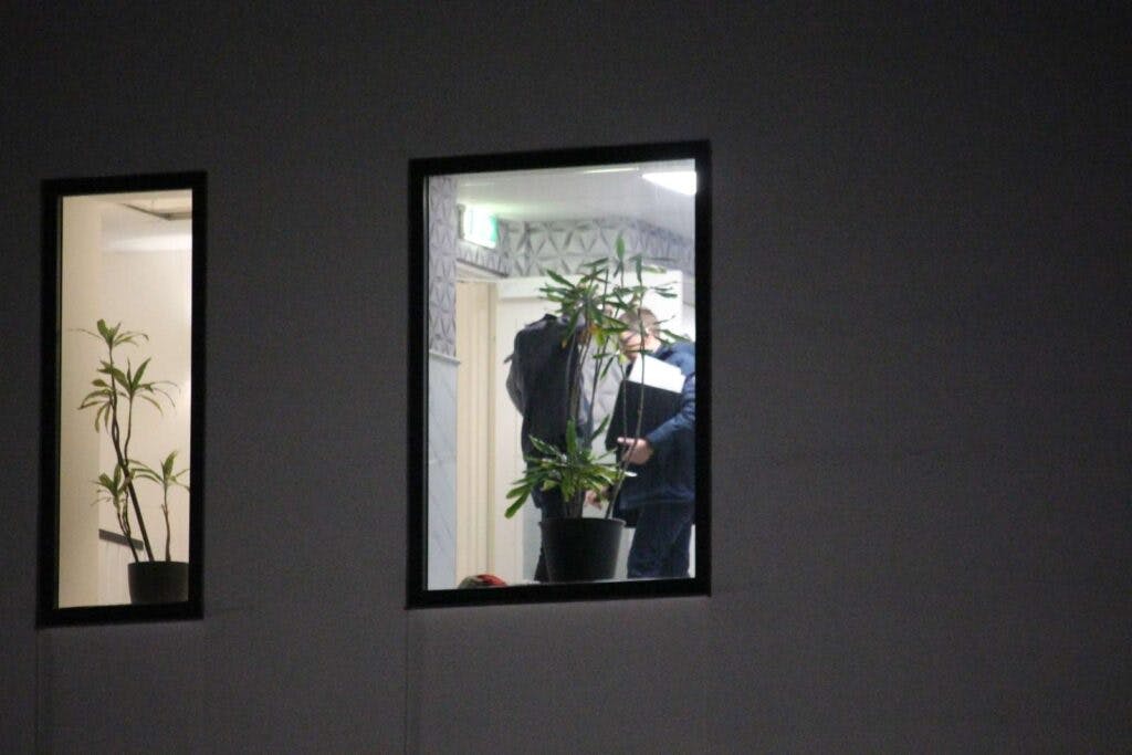 Københavns Vestegns Politi har anholdt en person i forbindelse med et drab begået på et hotel i Brøndby lørdag. Den dræbte var en 29-årig polsk mand.