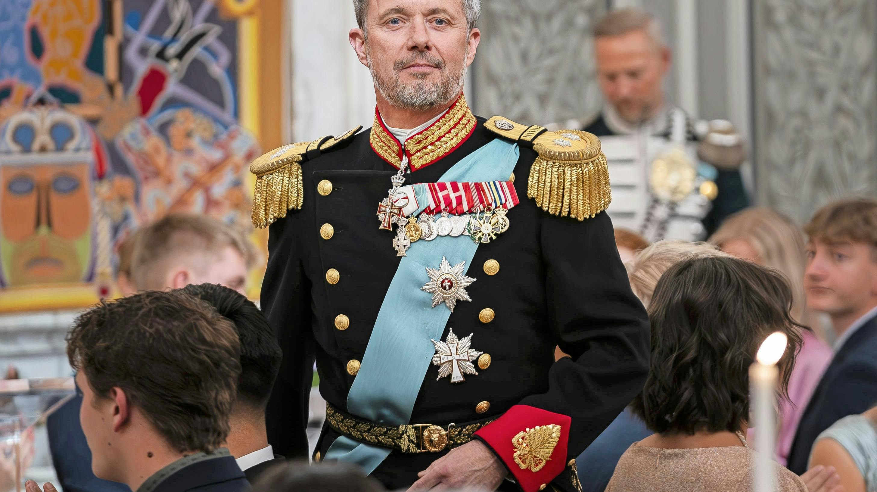 Lige siden sin fødsel har alle vidst, at kronprins Frederik, 55, en dag skulle blive konge. Søndag bliver den dag – og han kommer til at gå over i moderne historie som den første danske regent, der overtager fra sin levende forgænger.