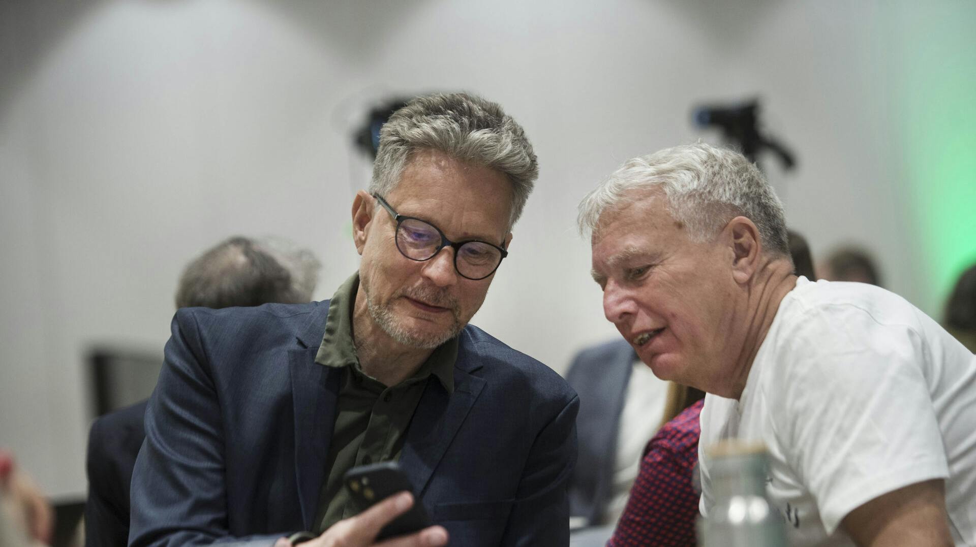 Torsten Gejl og Uffe Elbæk til Alternativets landsmøde i maj 2023.