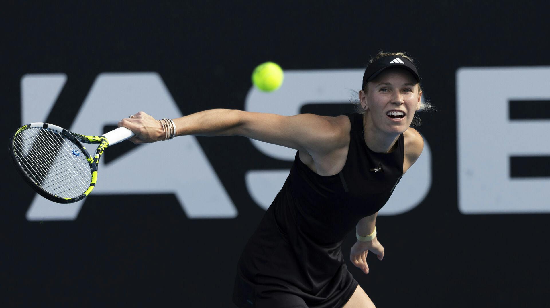 Caroline Wozniacki døjede med en - indtil nu - hemmelig skade i årets første kamp. 