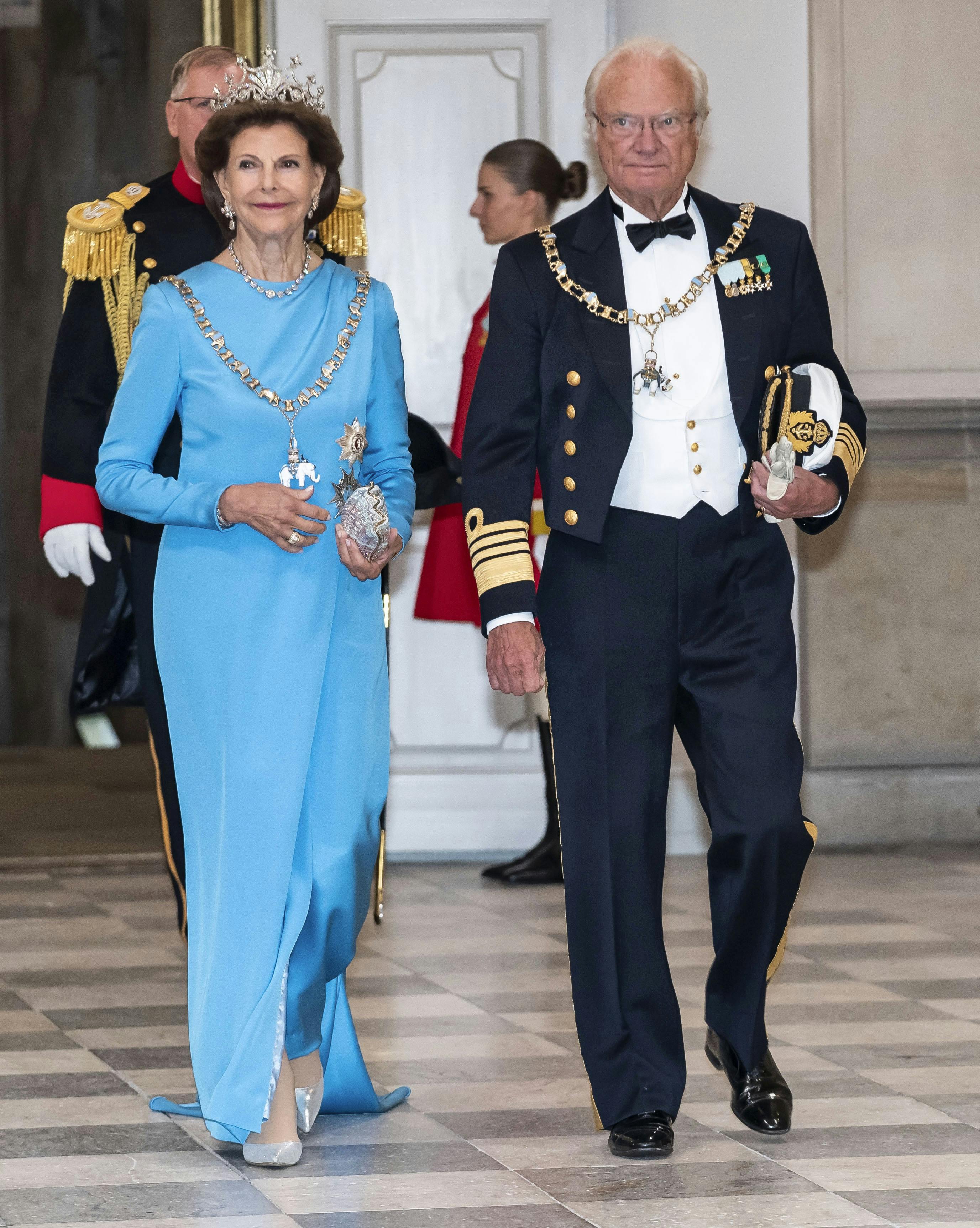 Svenske Kong Carl Gustav og dronning Silva møder ikke op, når kronprins Frederik søndag bliver konge.&nbsp;