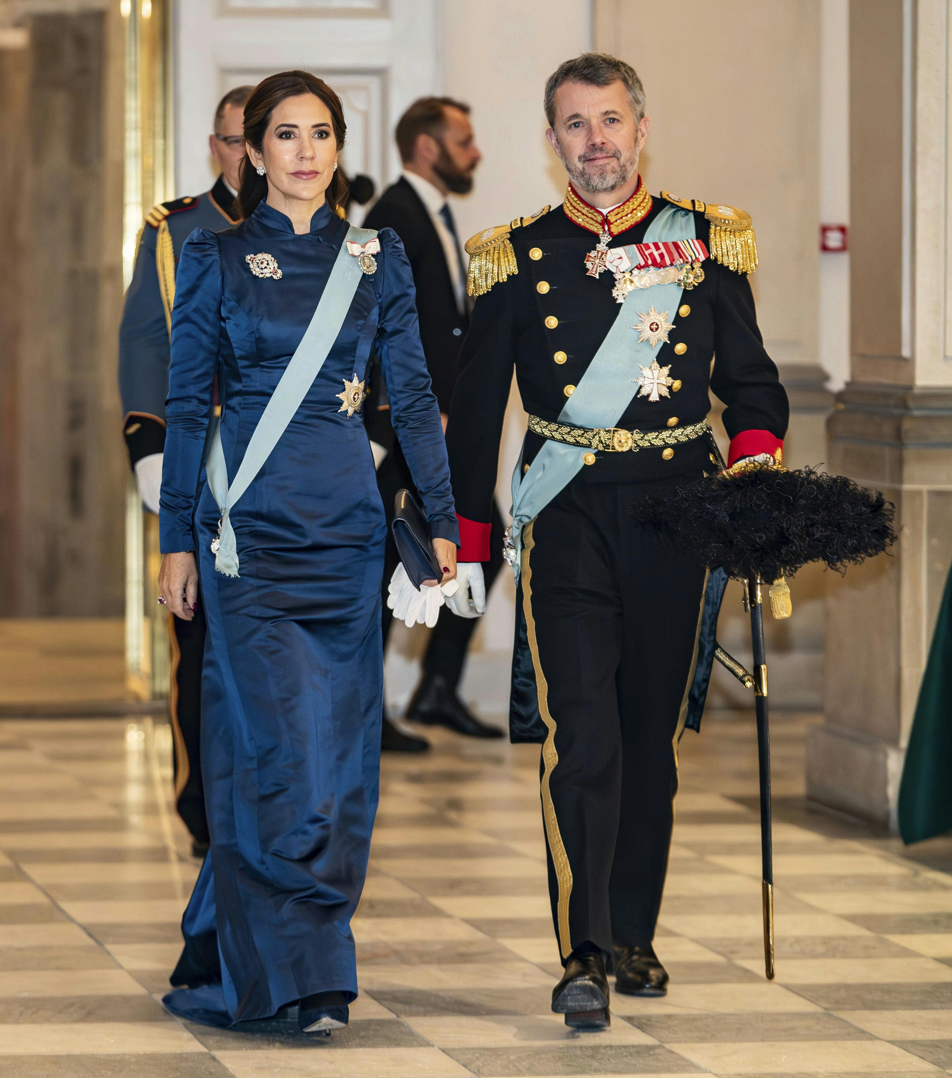 Den kommende kong Frederik 10. og hans dronning Mary får flere penge at rutte med – men Margrethe bliver på finansloven.