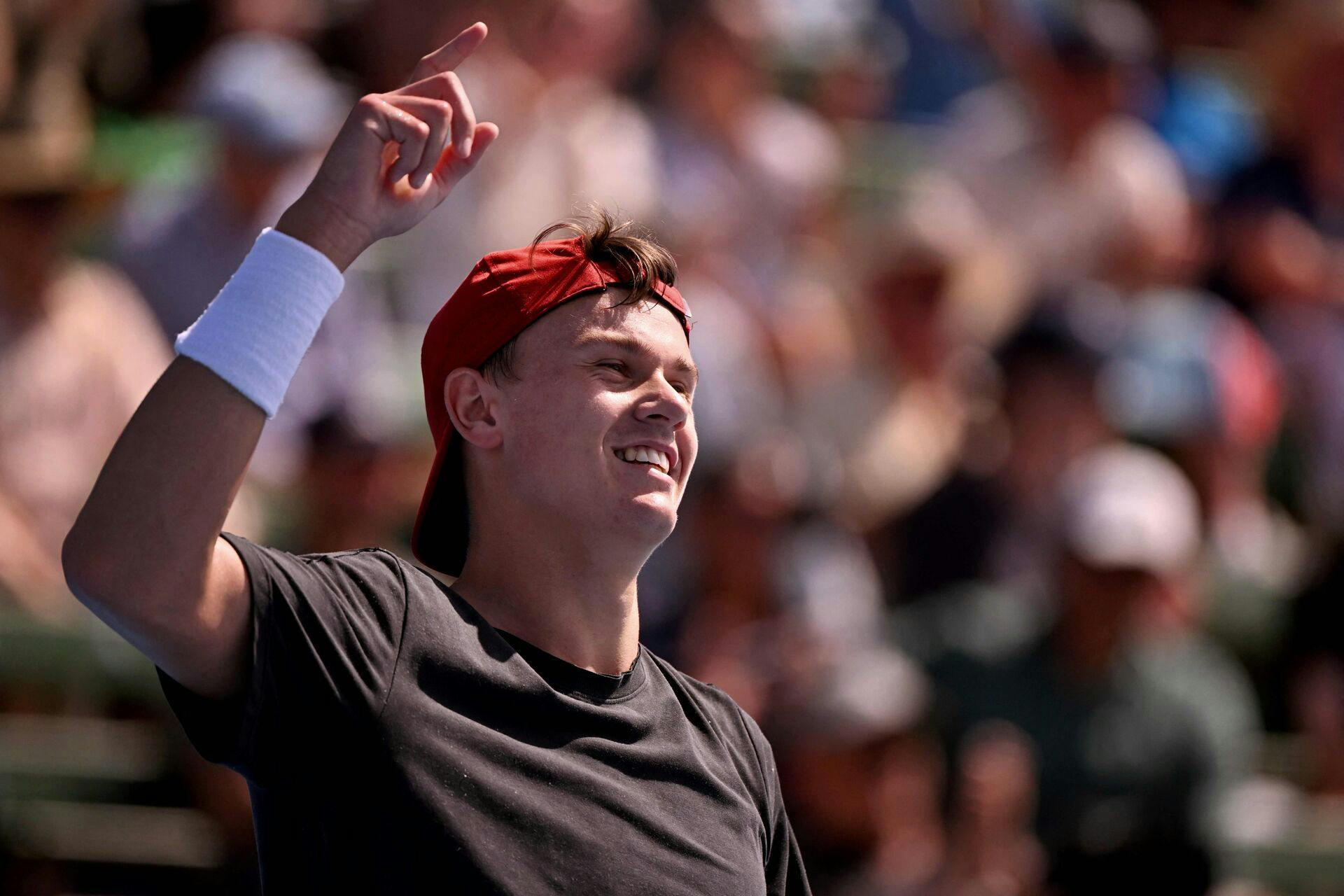 Holger Rune befinder sig lige nu i Australien, hvor han varmer op til Australian Open, der begynder søndag. 