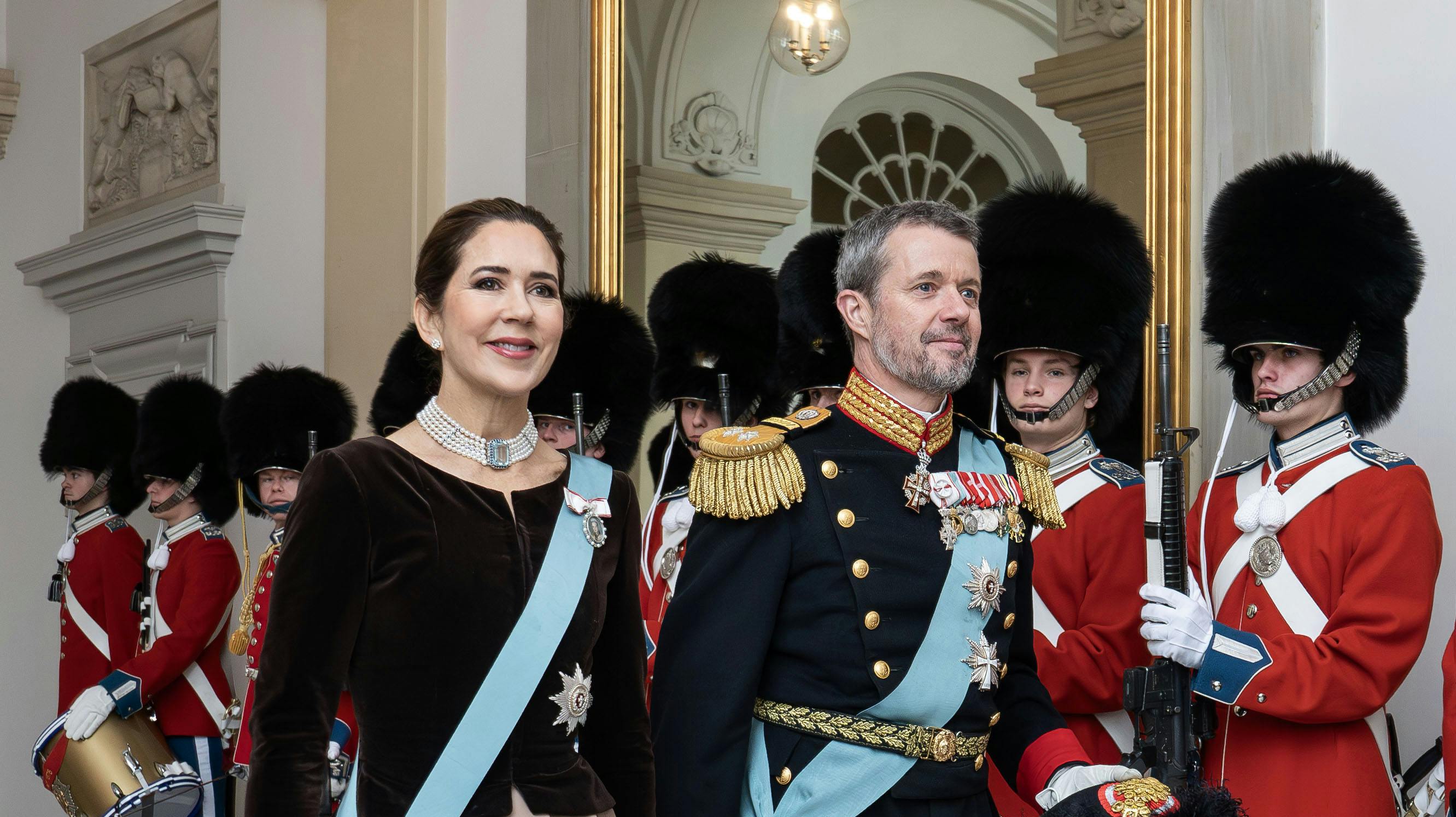 Først den 28. december blev kronprins Frederik informeret om dronningens planer