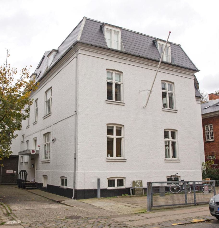 Lejligheden ligger i denne ejendom på Vesterbro.