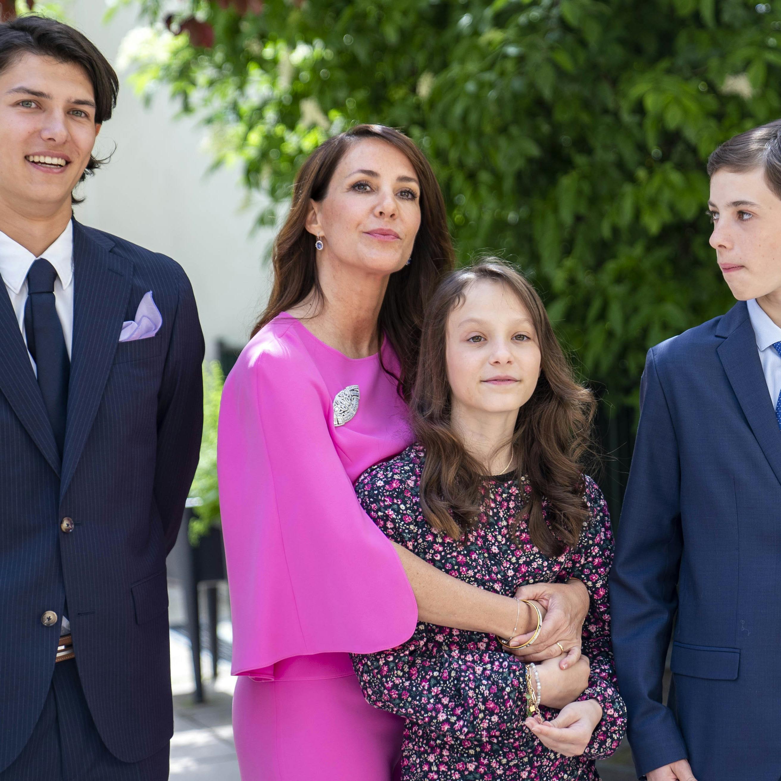 Man skal lede længe efter prinsesse Marie, grev Henrik og komtesse Athena på søndag til det historiske tronskifte. Nu er der kommet en forklaring på, hvorfor de har valgt at blive hjemme i Washington D.C.